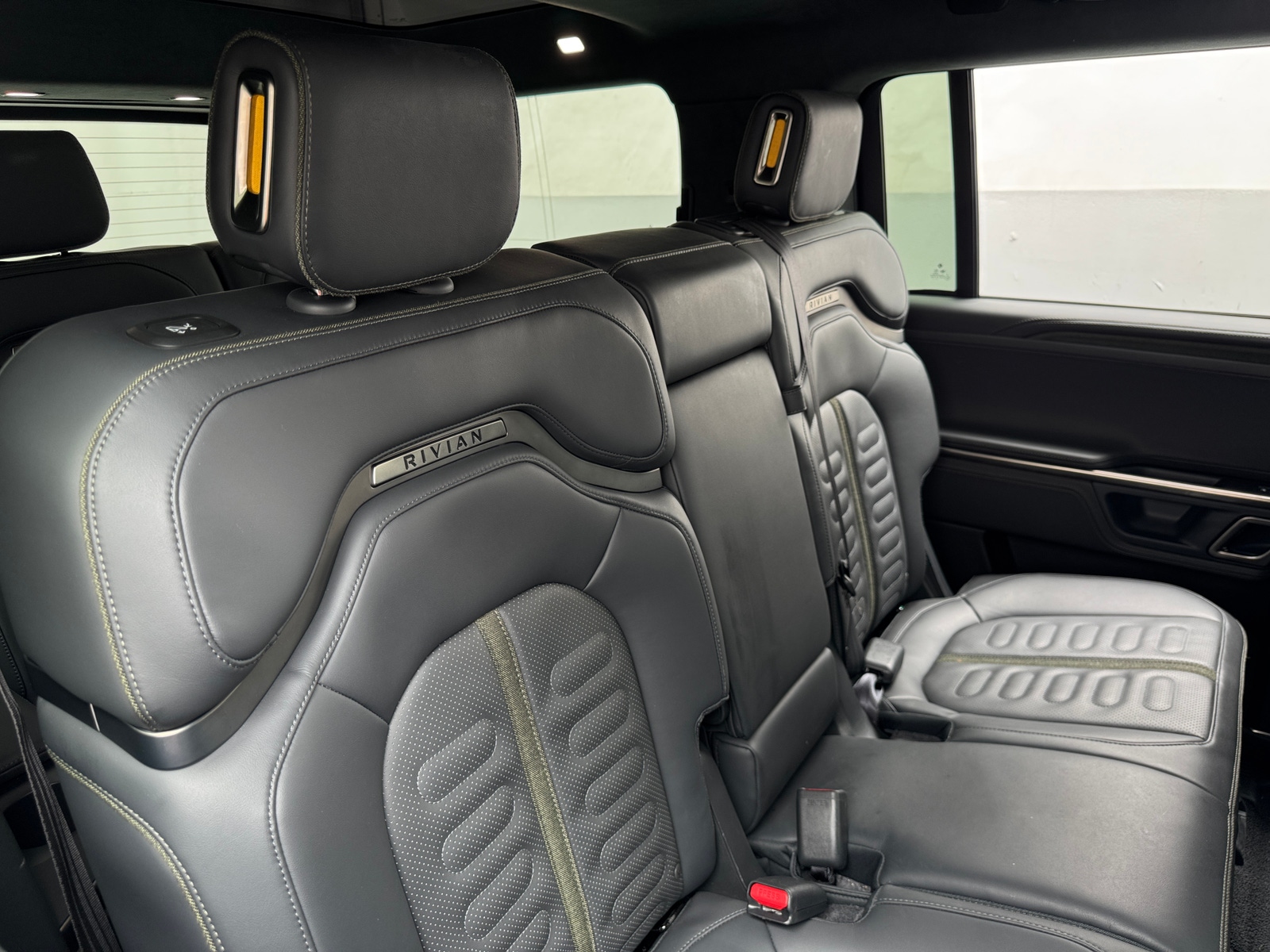Thumbnail: 2023 Rivian R1S - 5