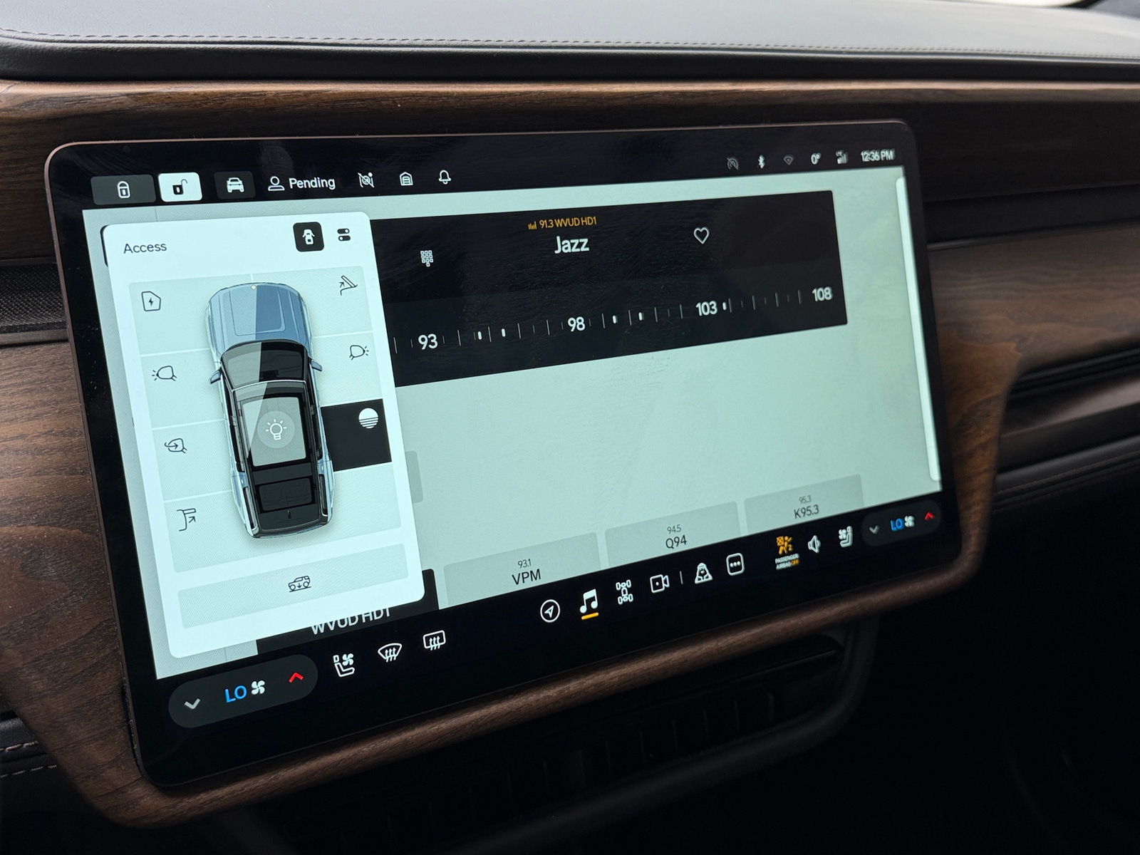 Thumbnail: 2025 Rivian R1S - 3
