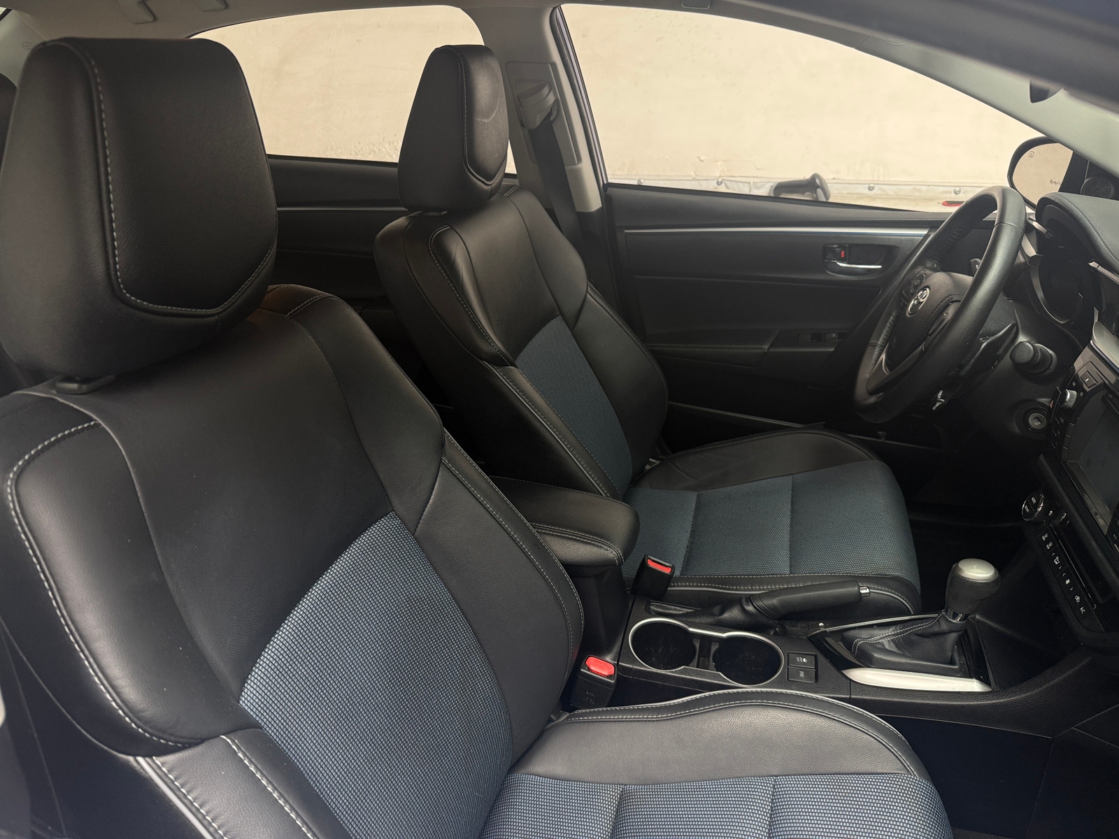 Thumbnail: 2015 Toyota Corolla - 2