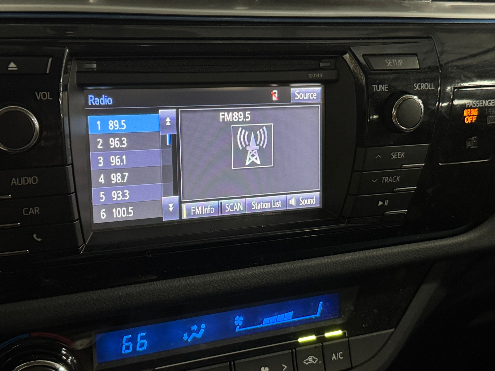 Thumbnail: 2015 Toyota Corolla - 4