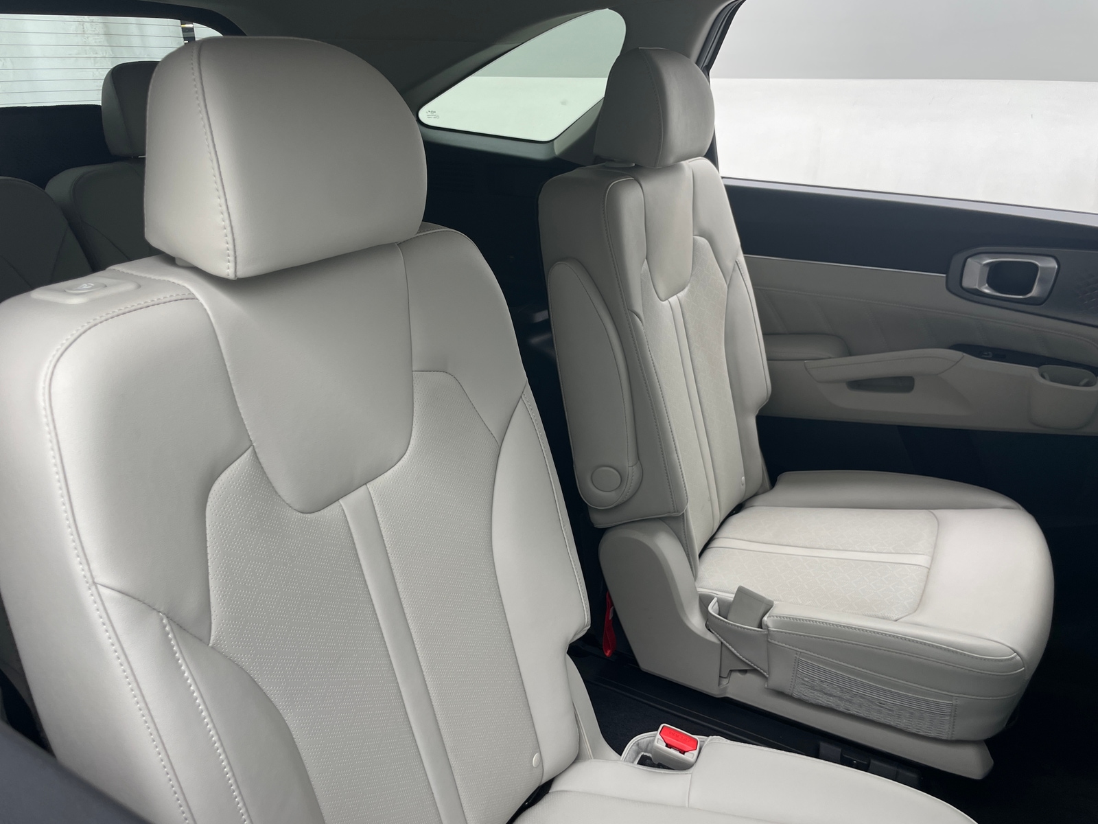 Thumbnail: 2023 Kia Sorento - 5