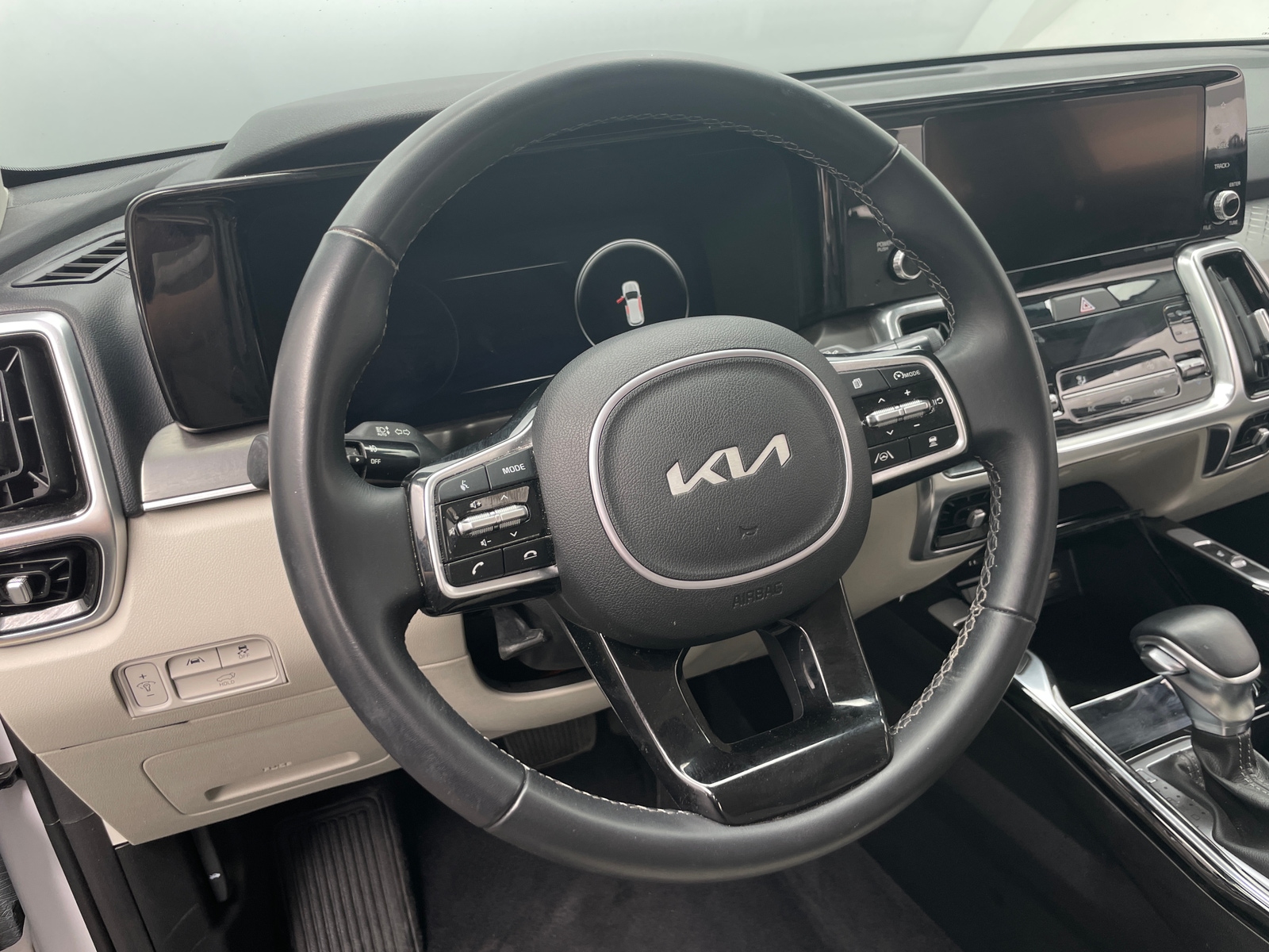 Thumbnail: 2023 Kia Sorento - 4