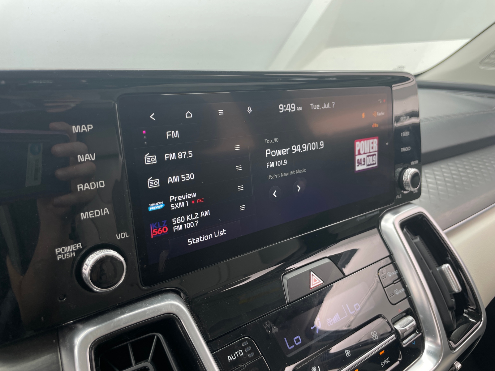Thumbnail: 2023 Kia Sorento - 3