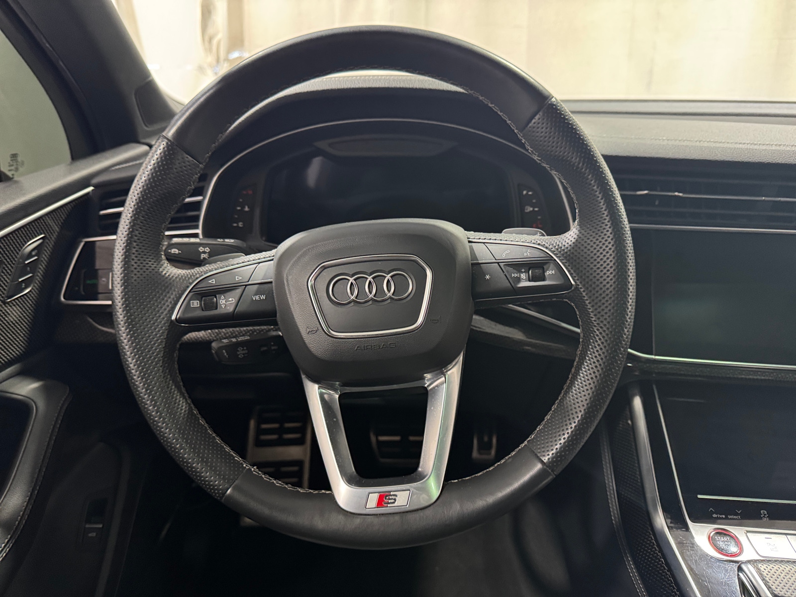 Thumbnail: 2023 Audi SQ7 - 4