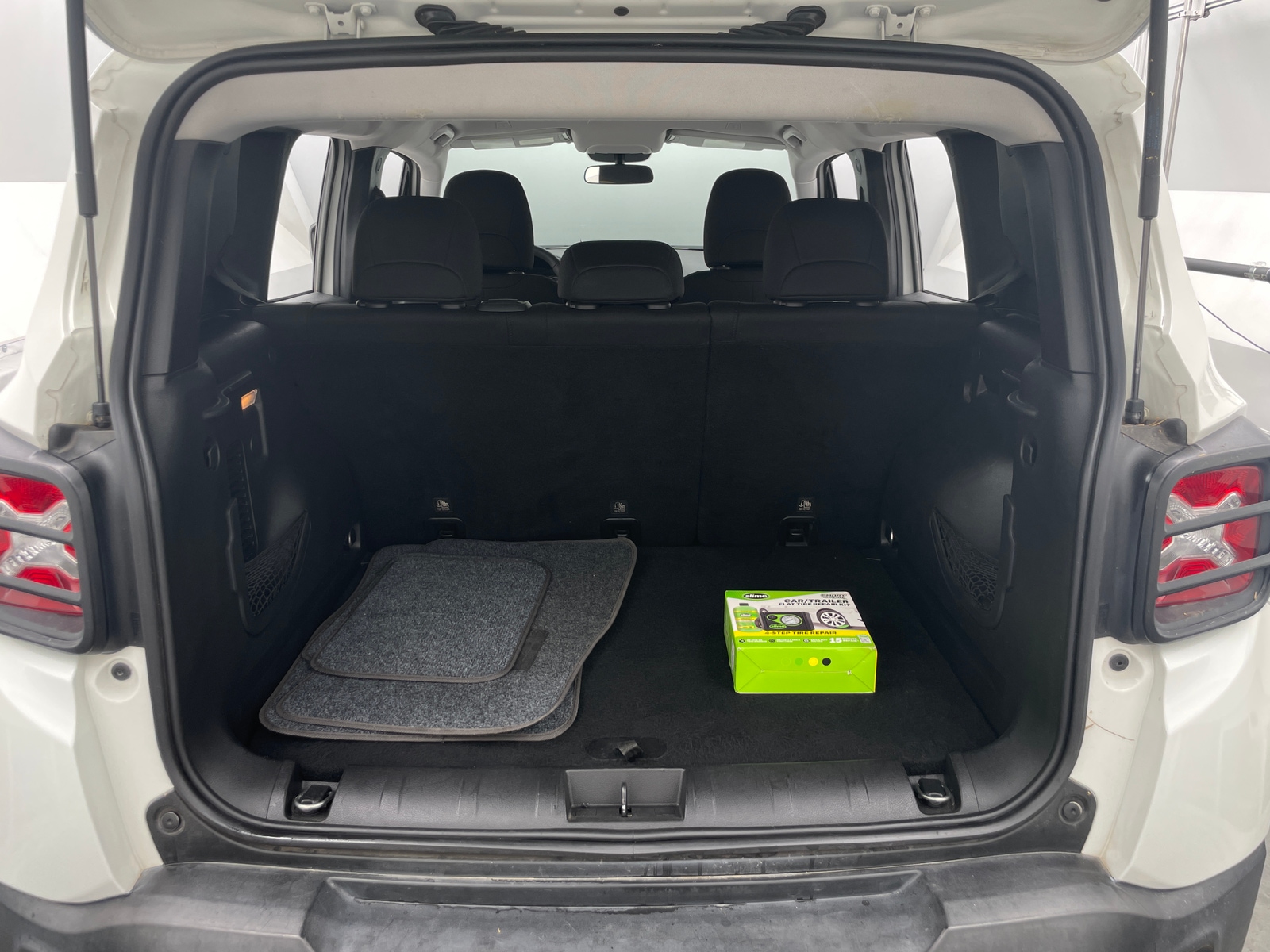 Thumbnail: 2018 Jeep Renegade - 7