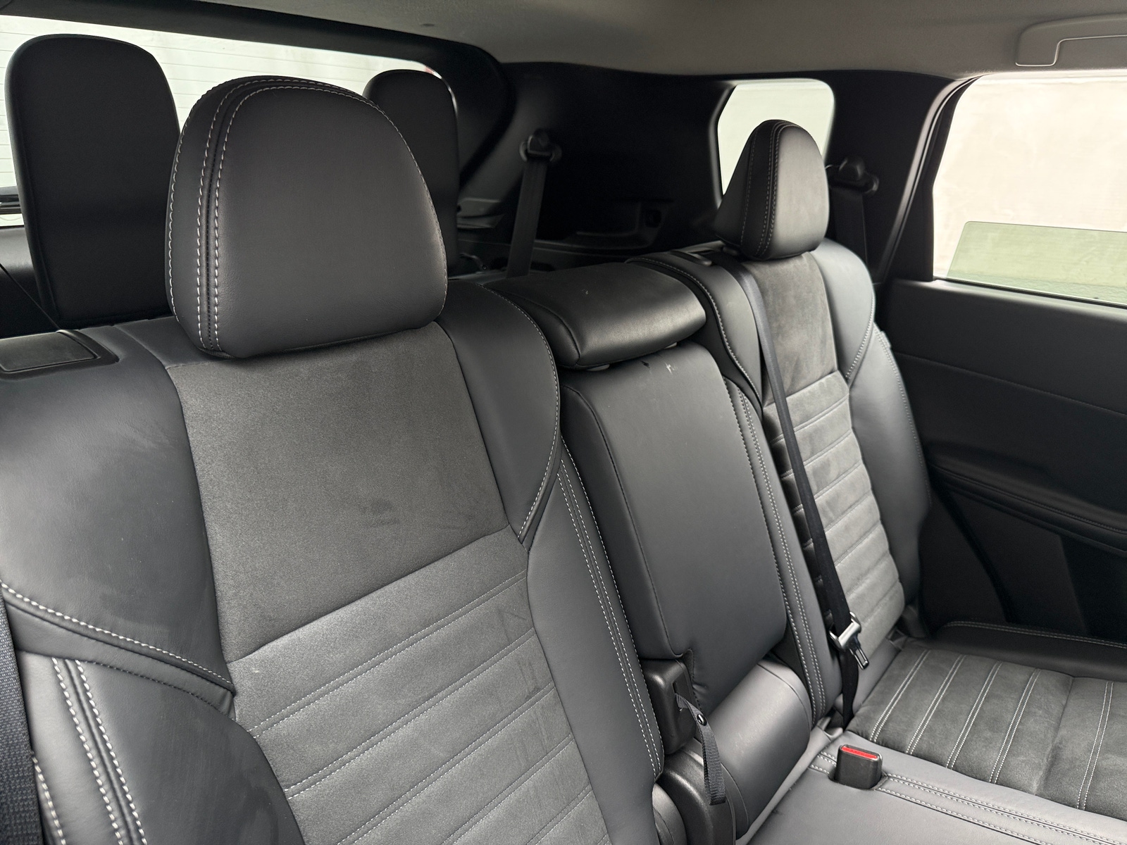 Thumbnail: 2025 Mitsubishi Outlander - 5