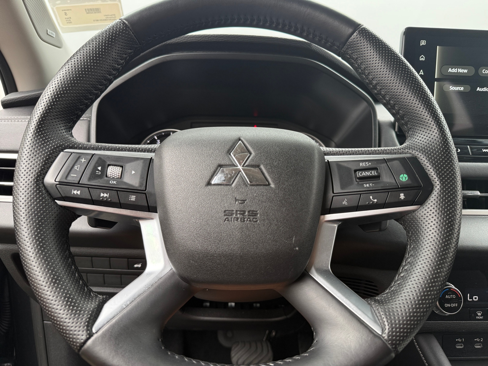 Thumbnail: 2025 Mitsubishi Outlander - 4