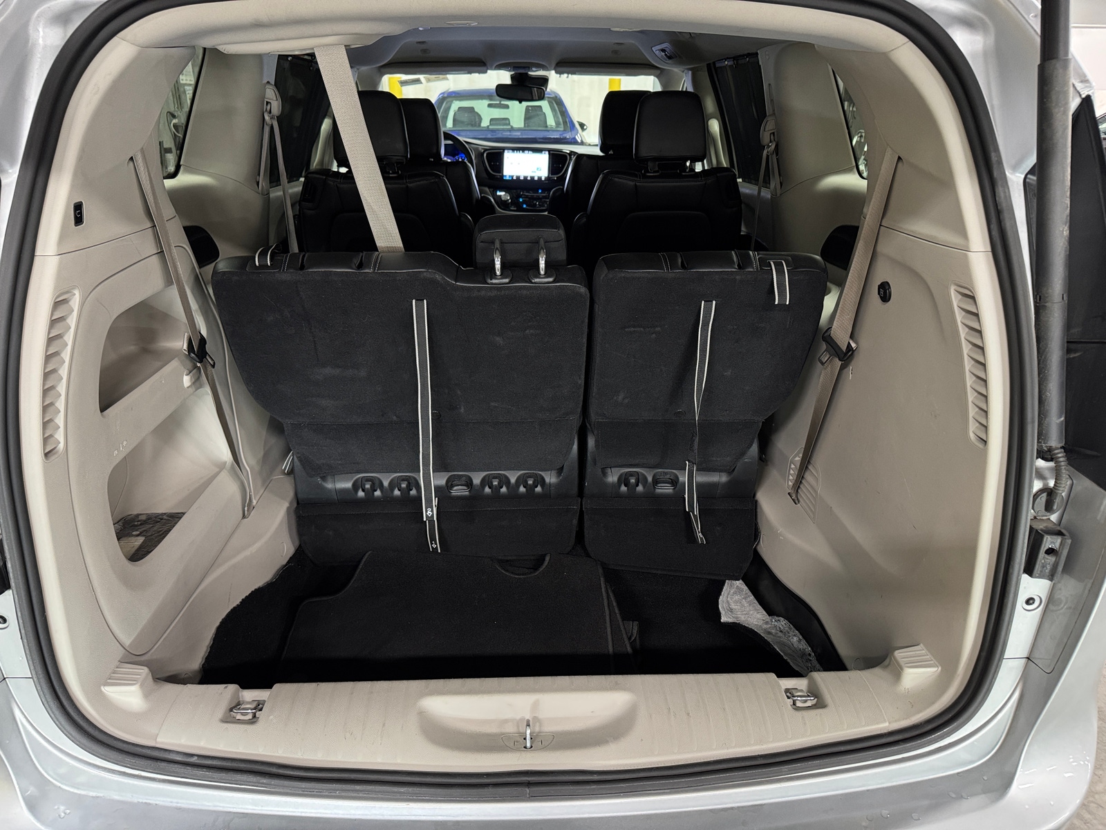 Thumbnail: 2024 Chrysler Pacifica - 6