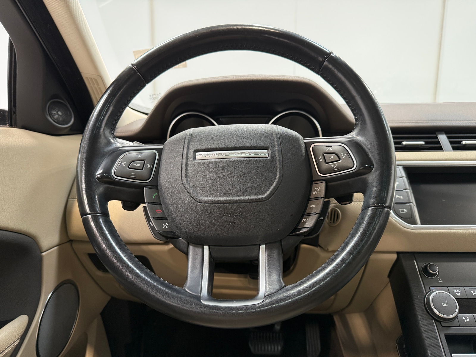 Thumbnail: 2019 Land Rover Range Rover Evoque - 5
