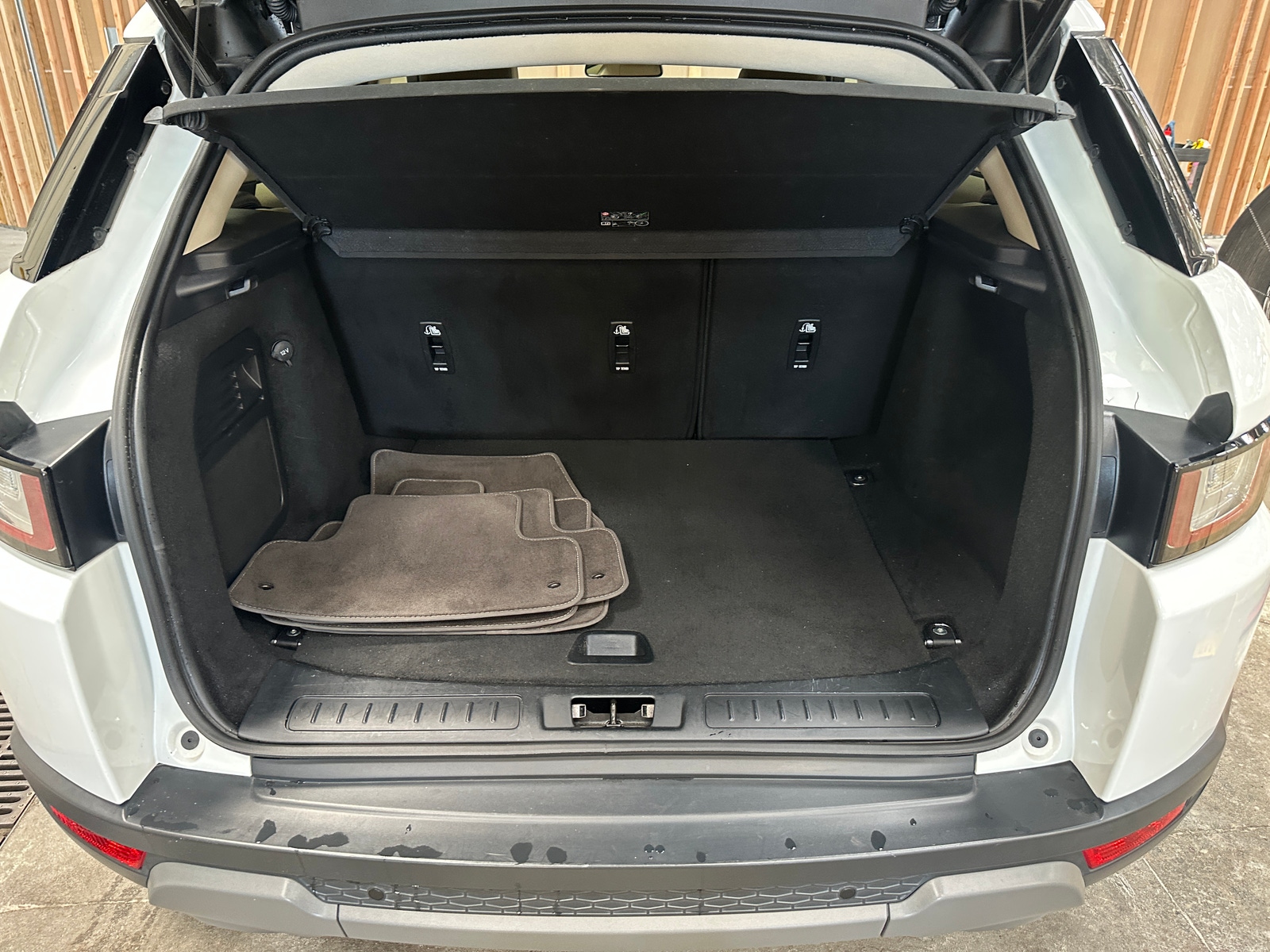 Thumbnail: 2019 Land Rover Range Rover Evoque - 7