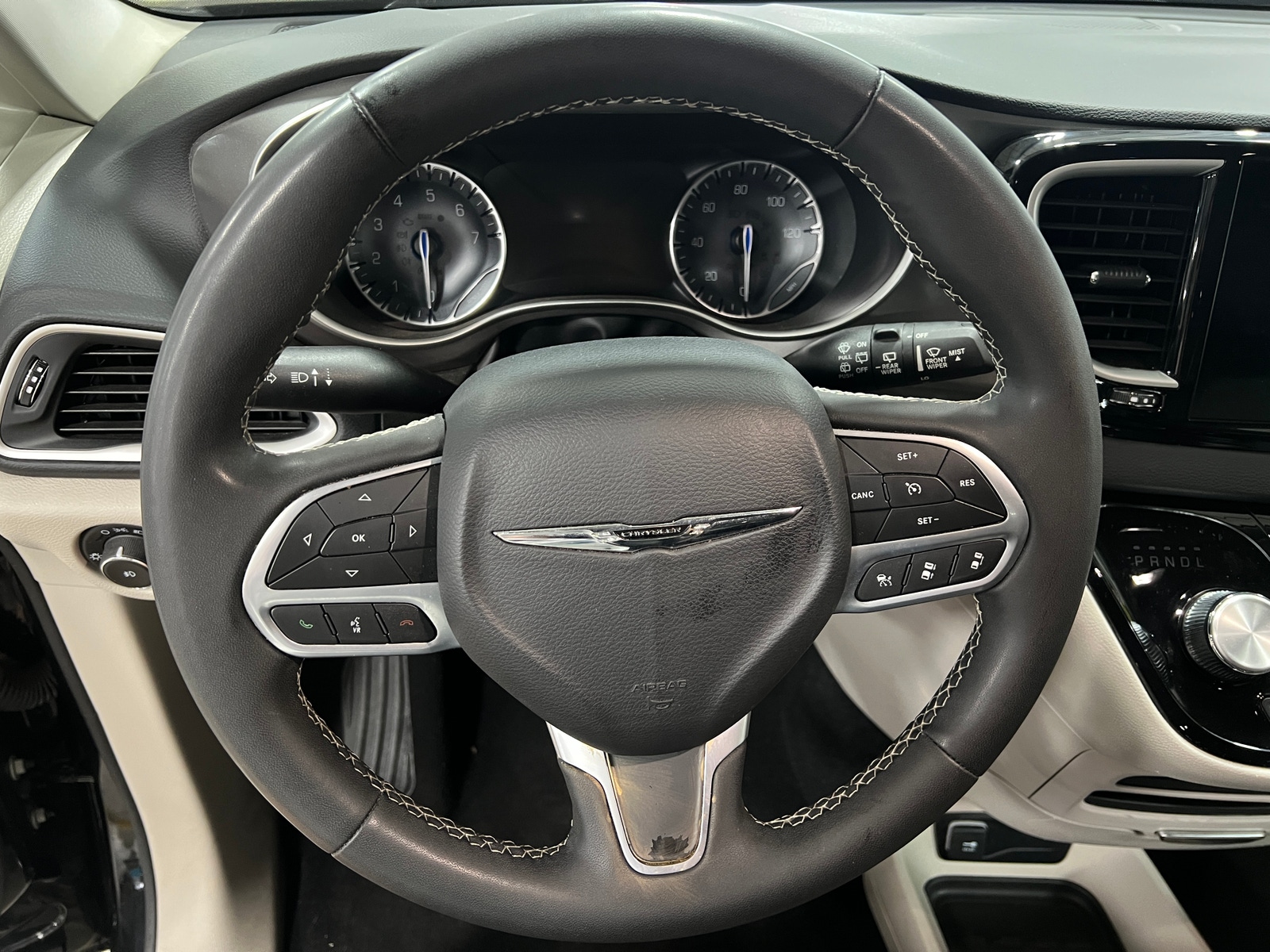 Thumbnail: 2023 Chrysler Pacifica - 4