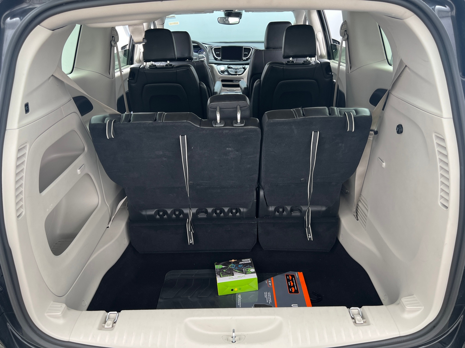 Thumbnail: 2023 Chrysler Pacifica - 6