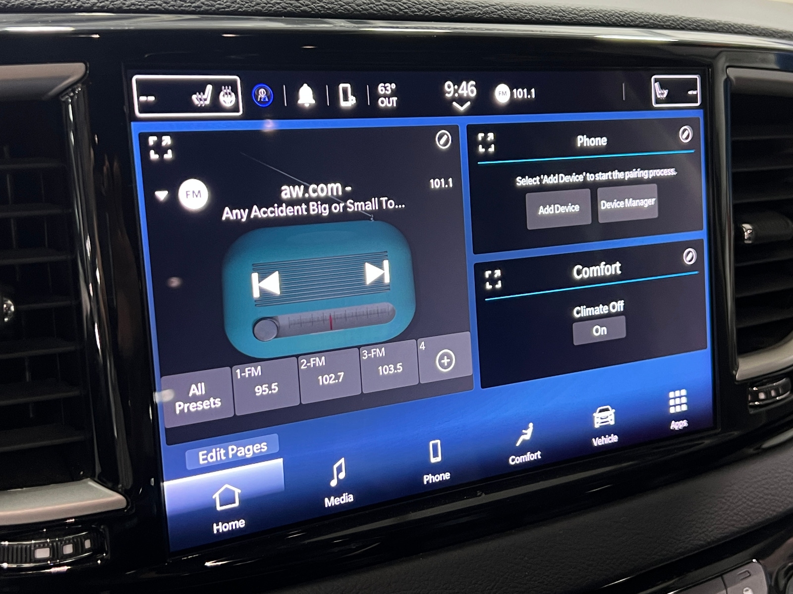Thumbnail: 2023 Chrysler Pacifica - 3