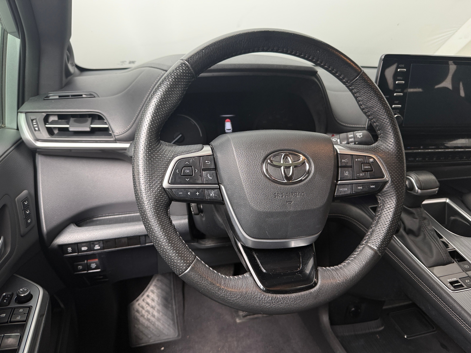 Thumbnail: 2023 Toyota Sienna - 4