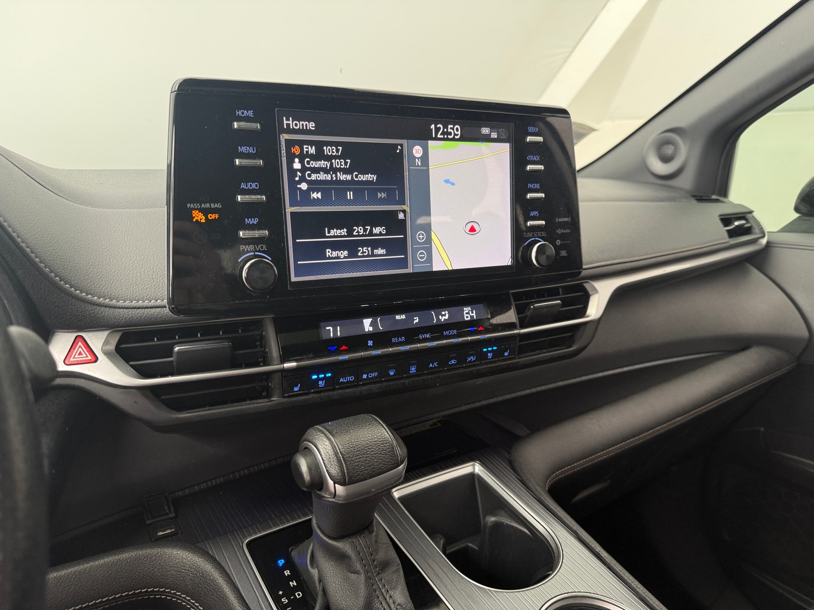 Thumbnail: 2023 Toyota Sienna - 3