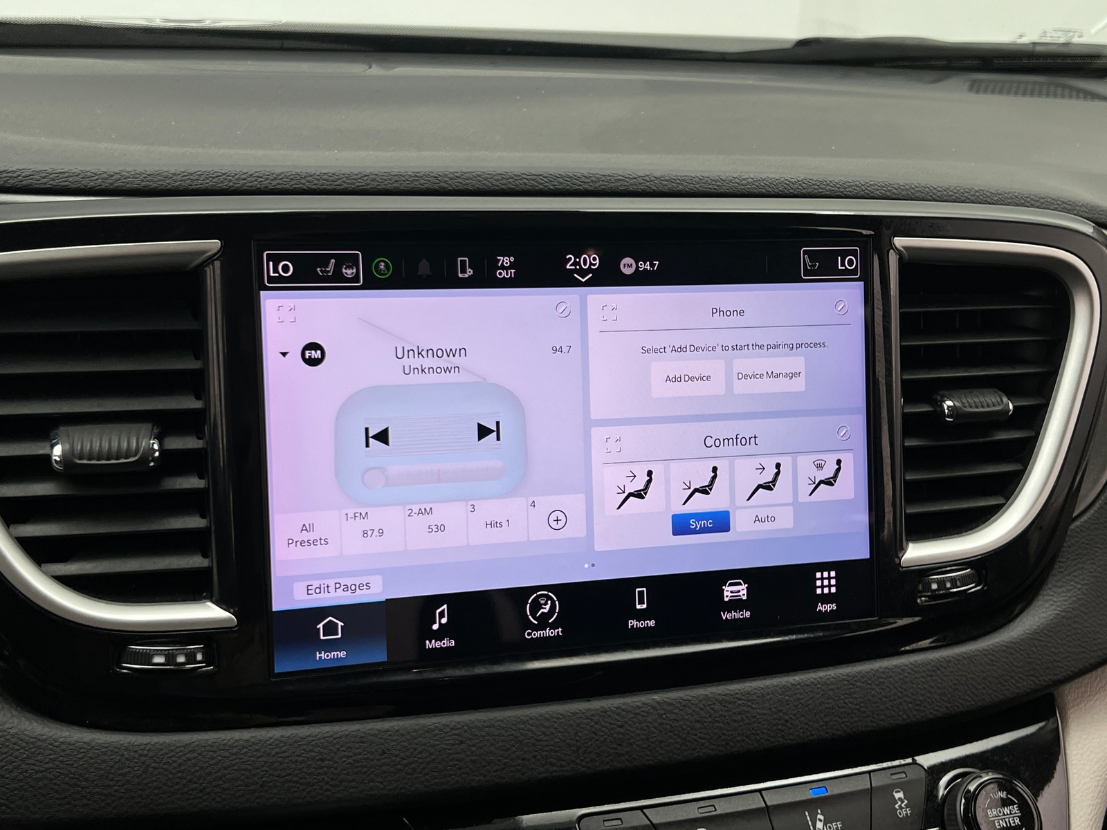 Thumbnail: 2024 Chrysler Pacifica - 3