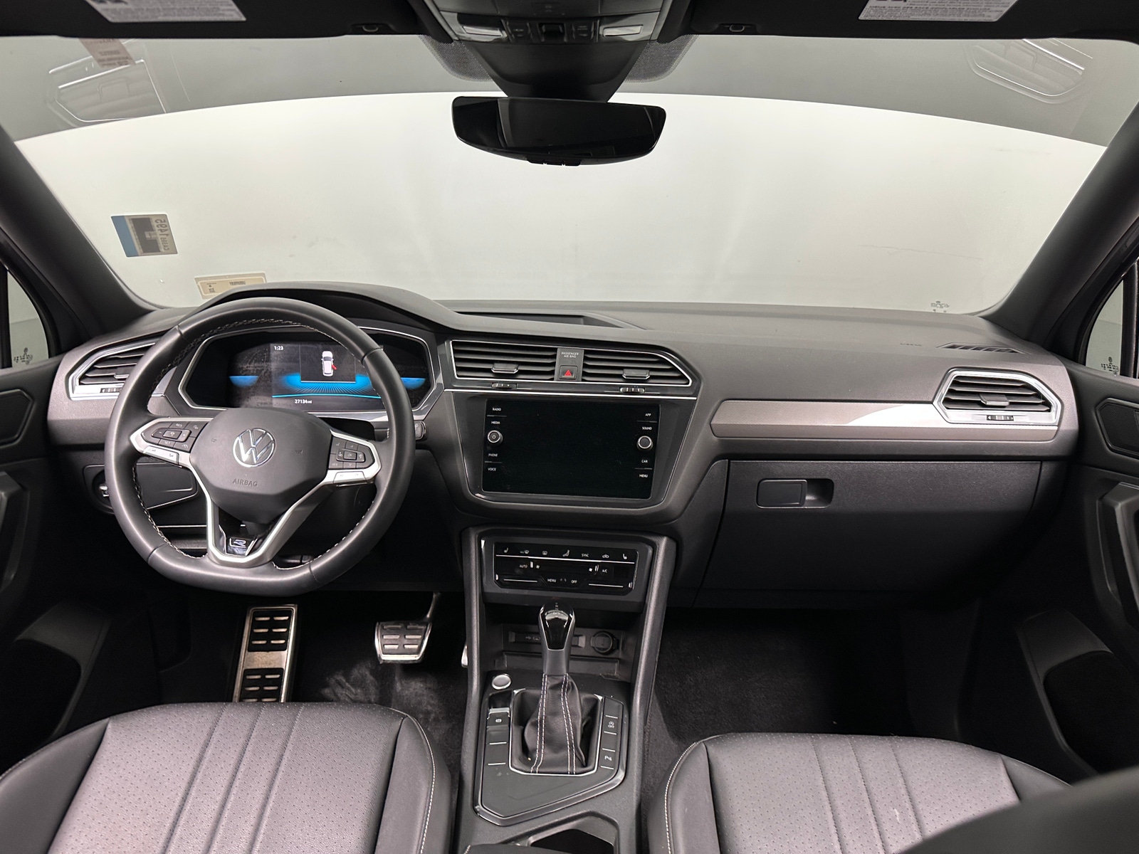 Thumbnail: 2023 Volkswagen Tiguan - 2