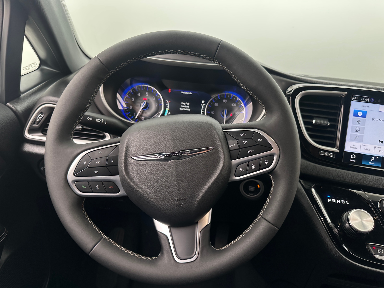 Thumbnail: 2026 Chrysler Pacifica - 4
