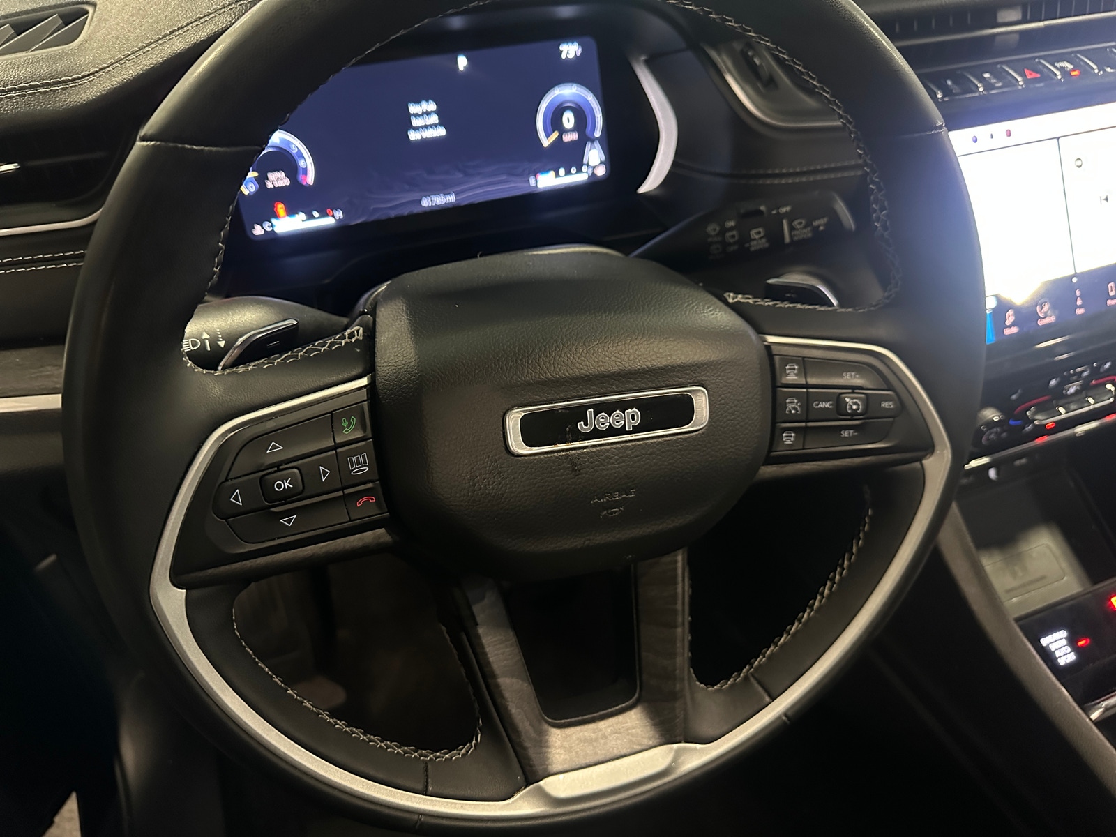 Thumbnail: 2023 Jeep Grand Cherokee - 4
