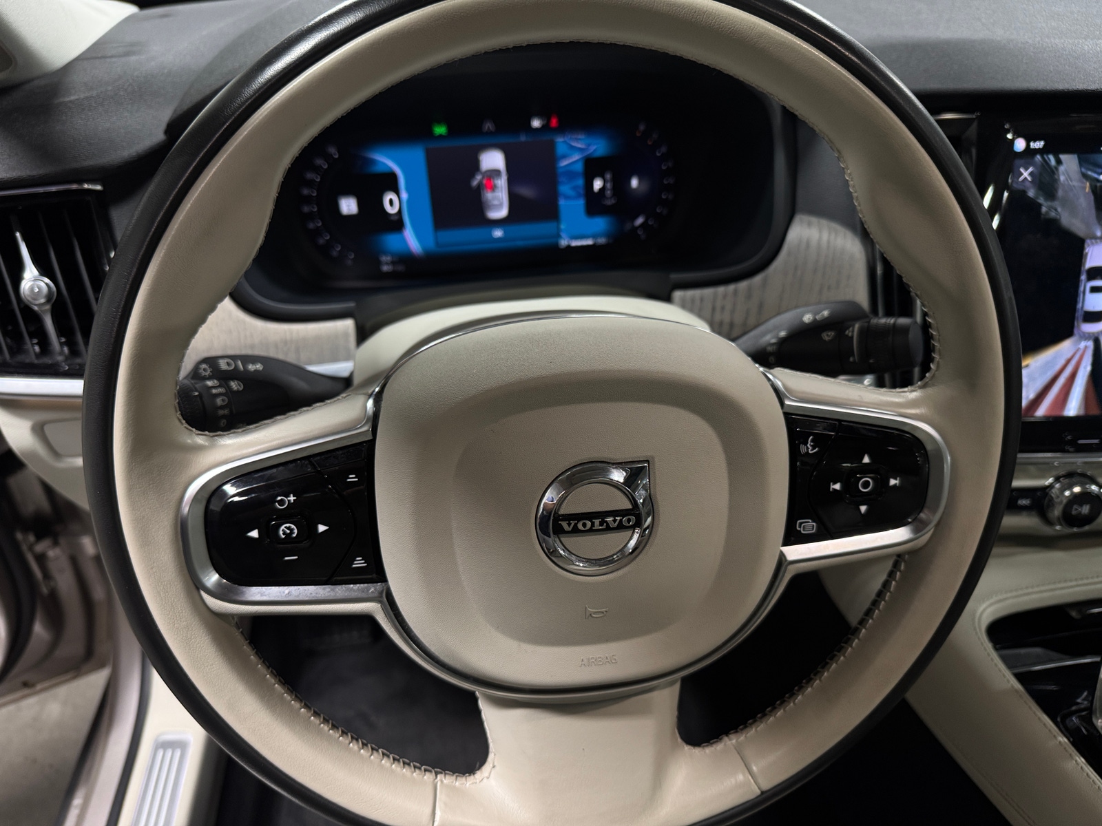 Thumbnail: 2023 Volvo S90 - 4