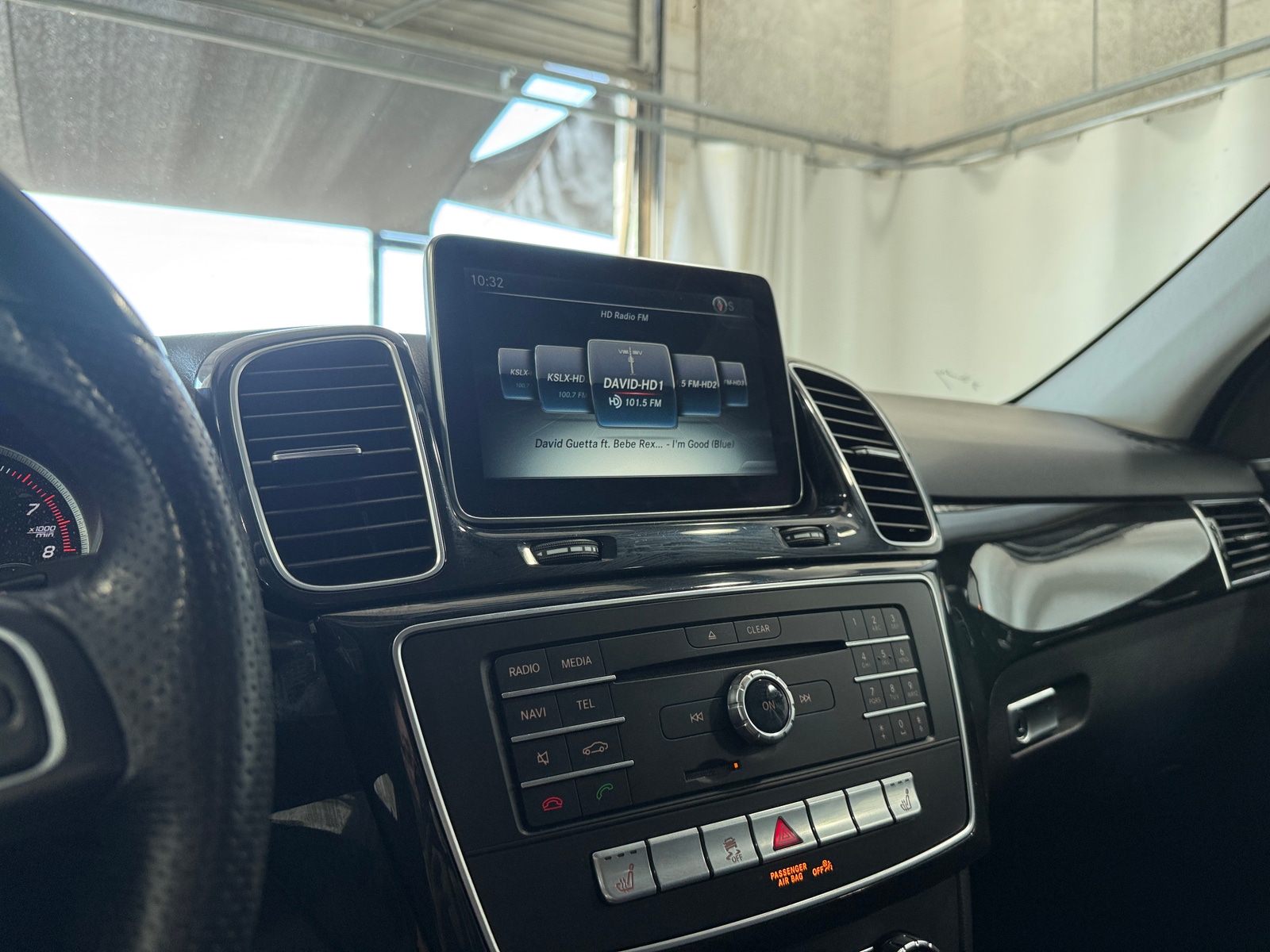 Thumbnail: 2016 Mercedes-Benz GLE - 3