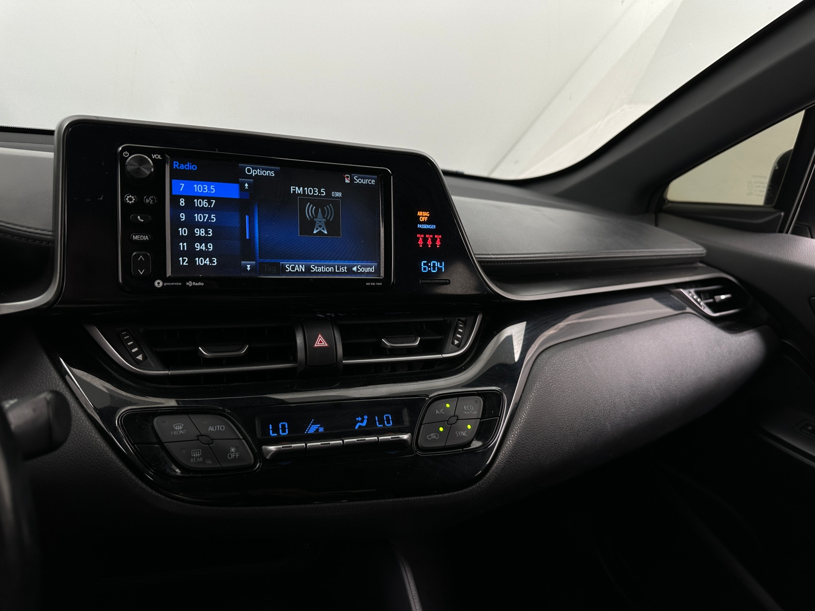 Thumbnail: 2018 Toyota C-HR - 4