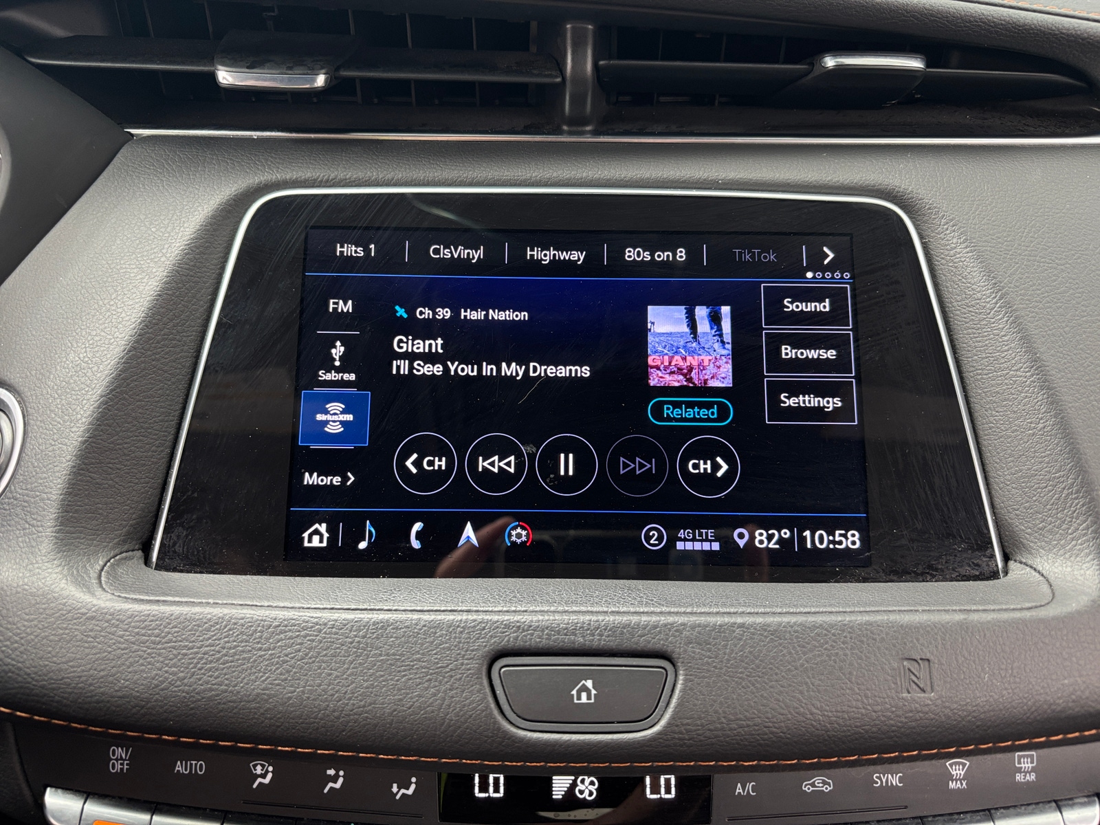Thumbnail: 2020 Cadillac XT4 - 3