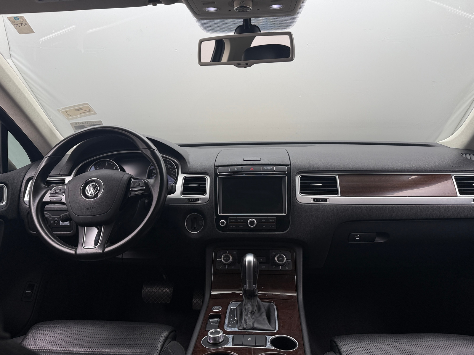 Thumbnail: 2016 Volkswagen Touareg - 3