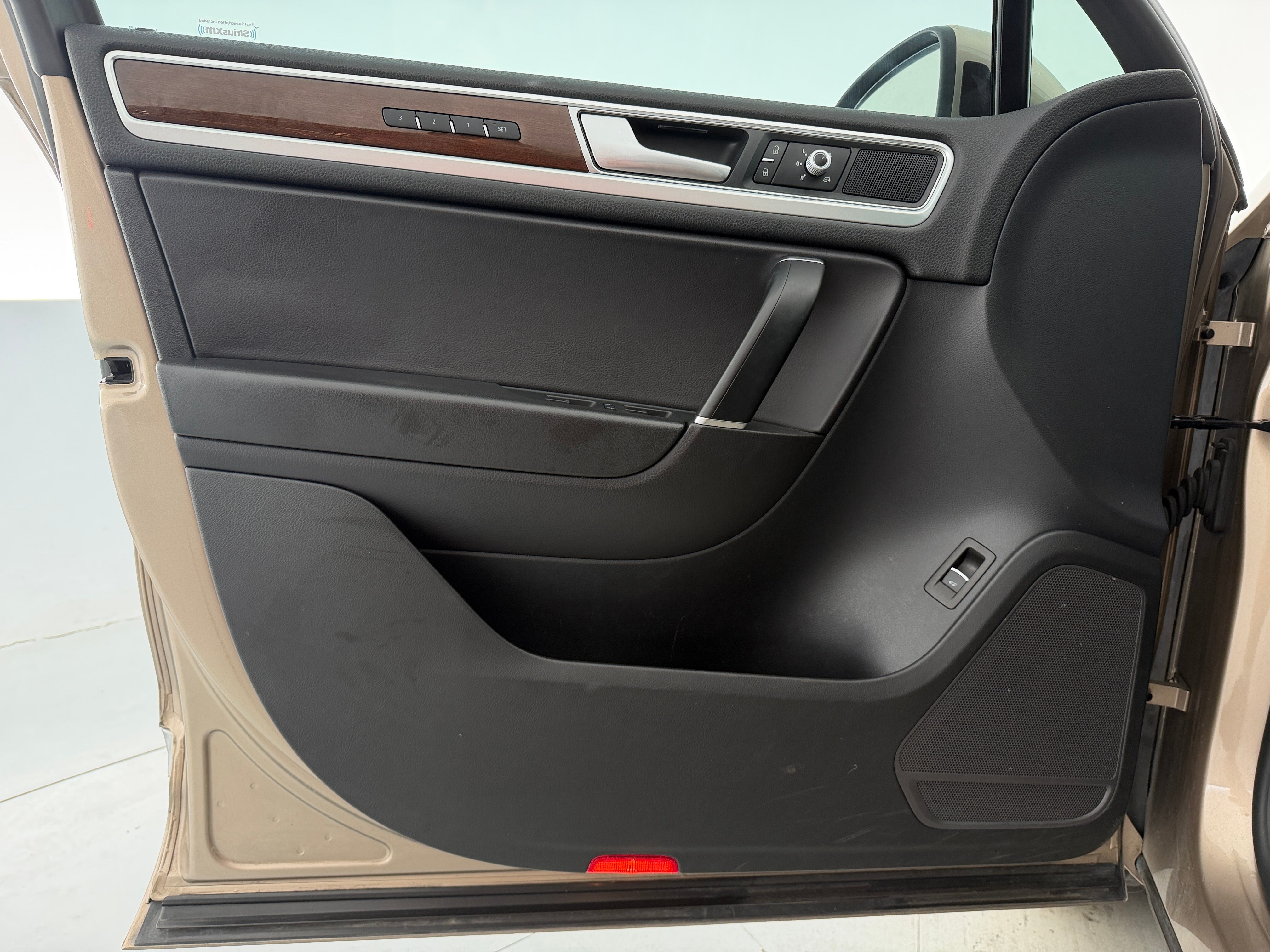 2016 Volkswagen Touareg Lux - Photo 9