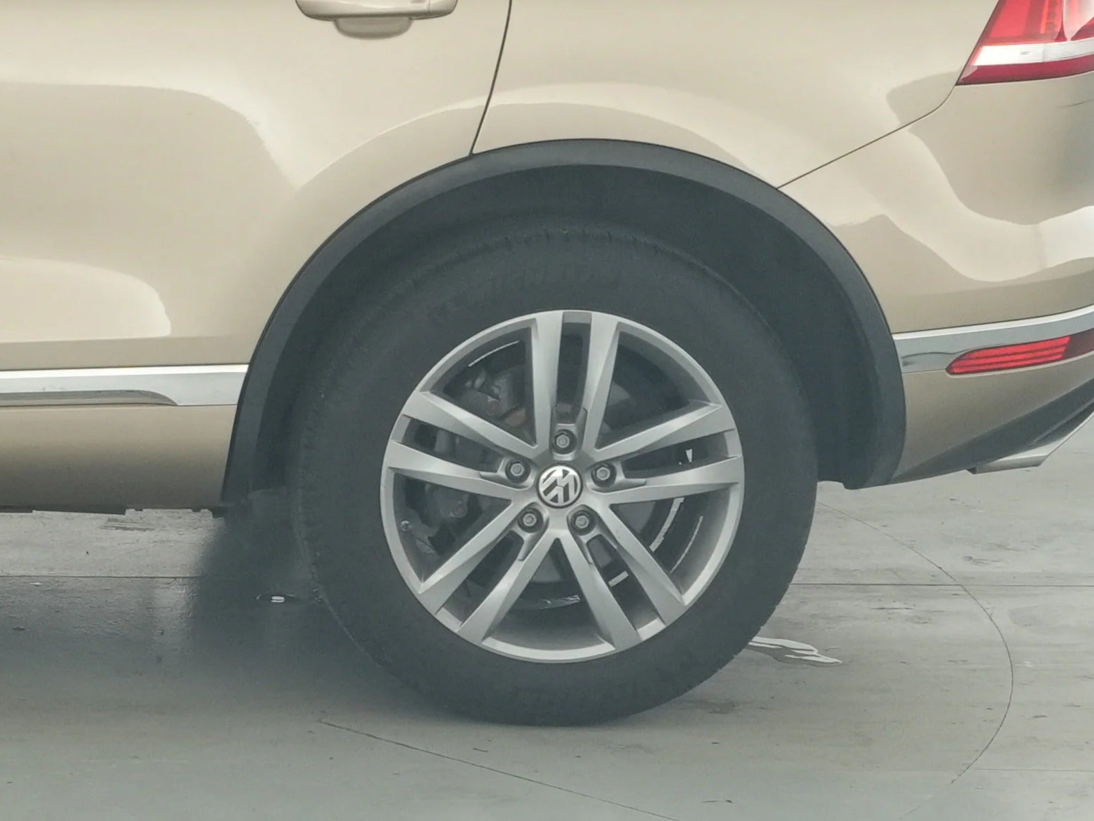2016 Volkswagen Touareg Lux - Photo 18