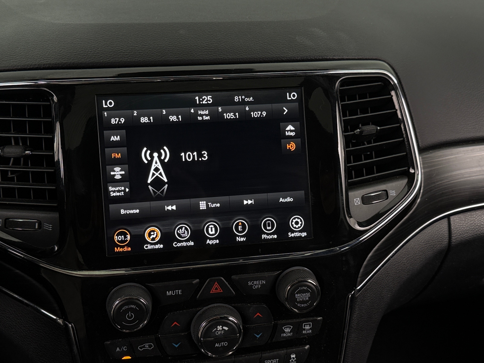 Thumbnail: 2021 Jeep Grand Cherokee - 3
