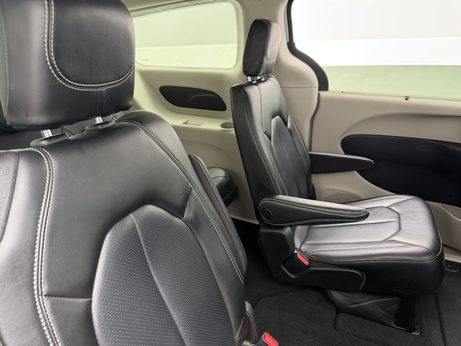 Thumbnail: 2023 Chrysler Pacifica - 5