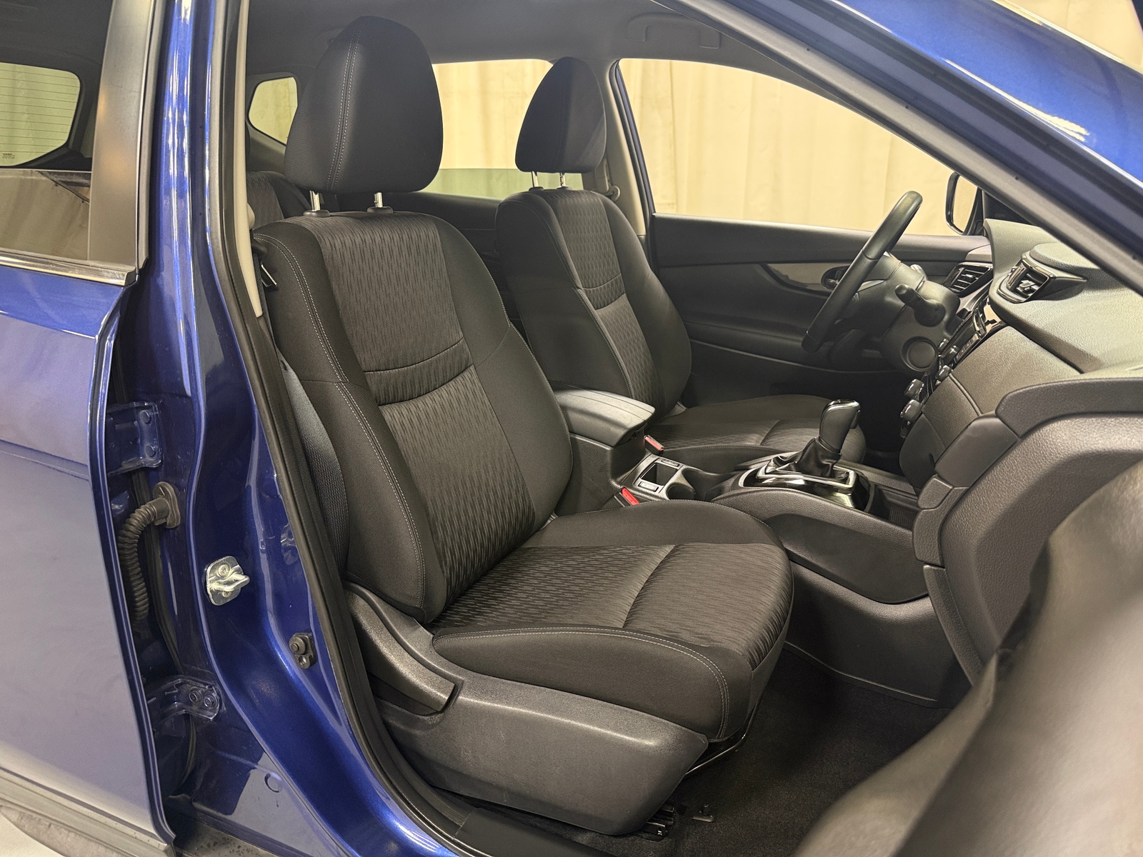 Thumbnail: 2019 Nissan Rogue - 2