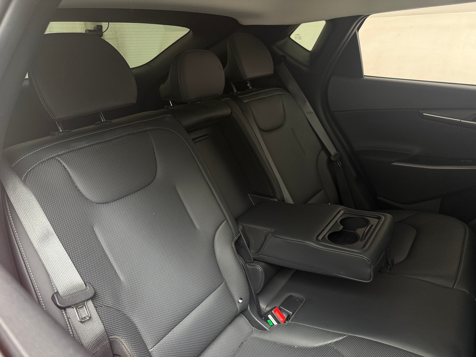 Thumbnail: 2022 Kia EV6 - 5
