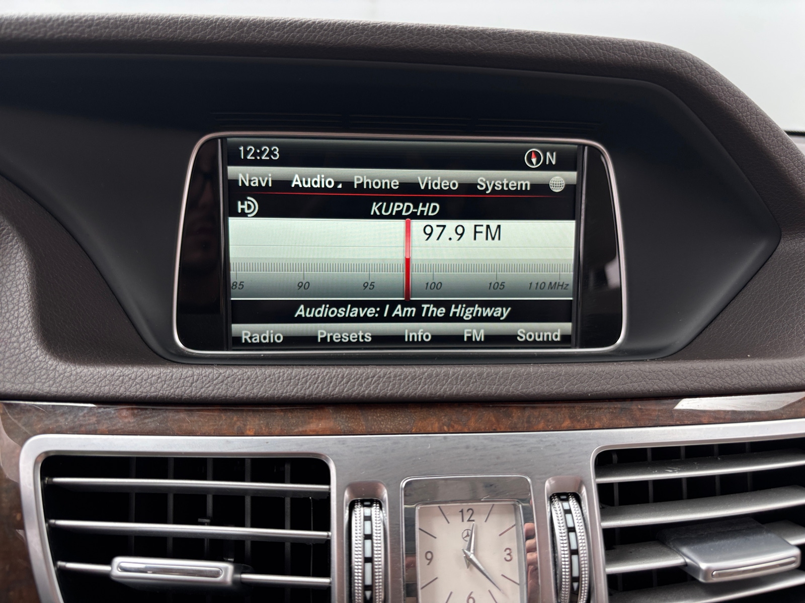 Thumbnail: 2014 Mercedes-Benz E-Class - 3