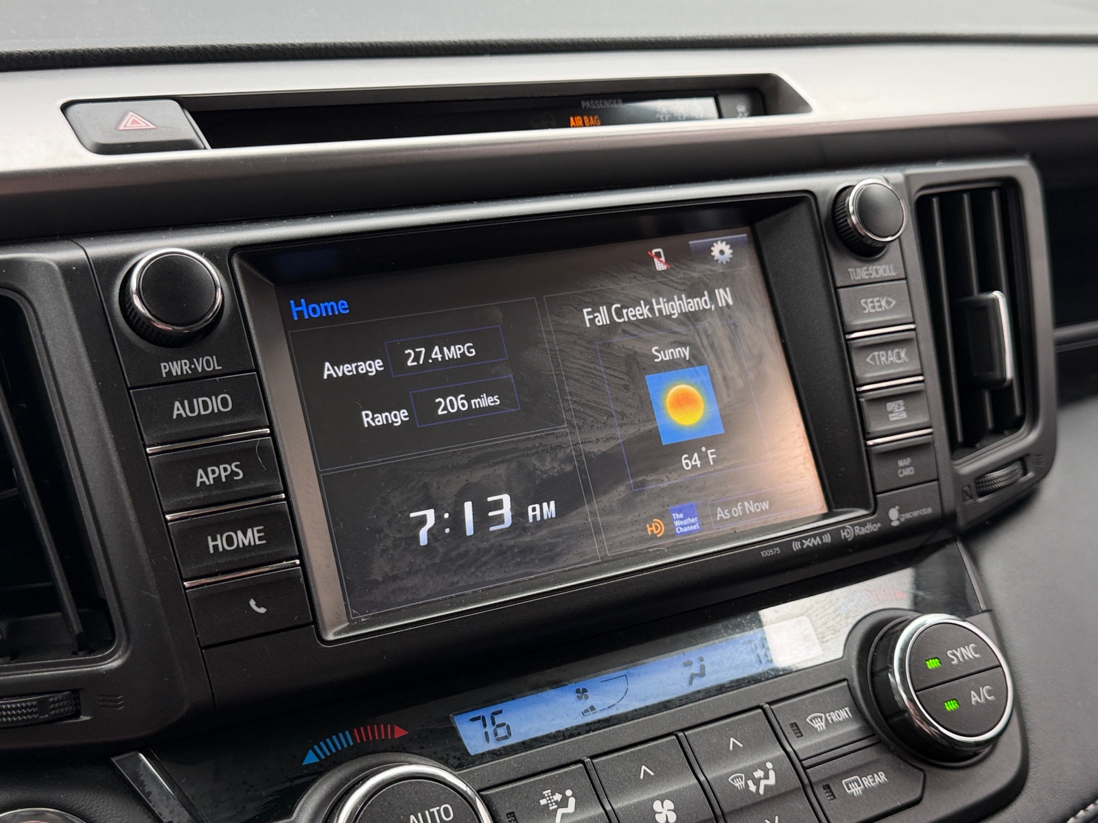 Thumbnail: 2018 Toyota RAV4 - 4