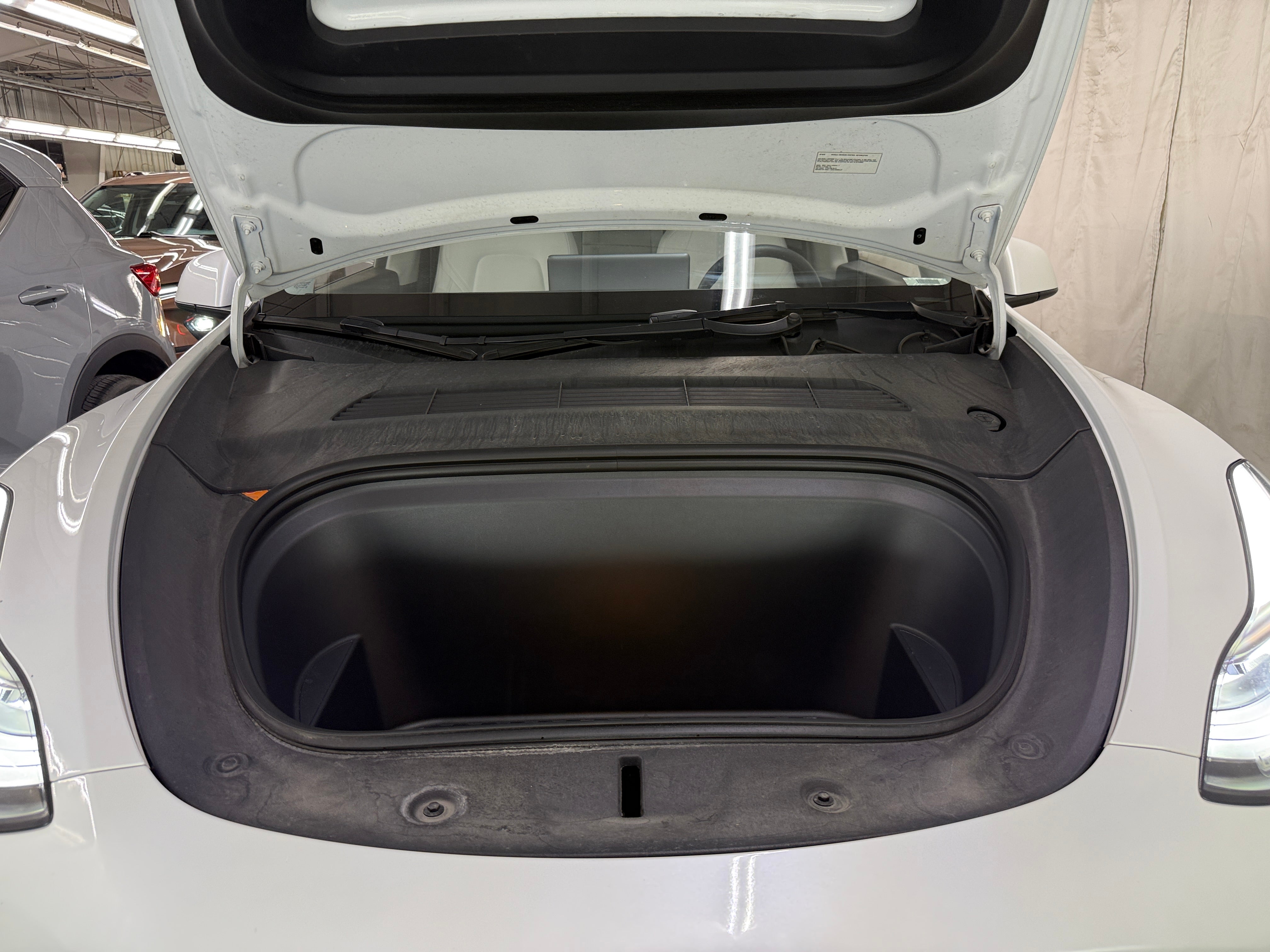 Used 2022 Tesla Model Y Long Range with VIN 7SAYGAEE2NF491045 for sale in Oak Creek, WI