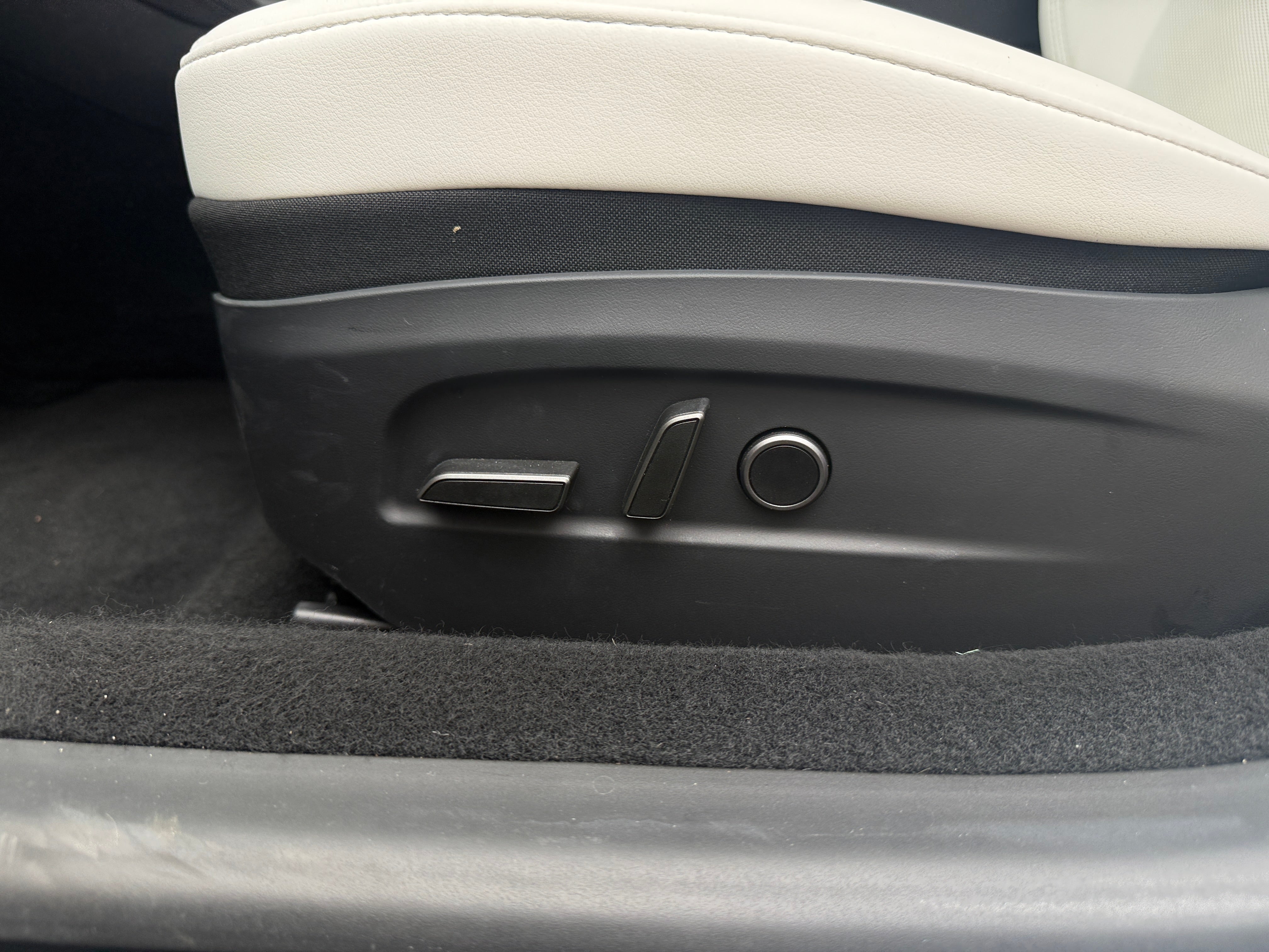 2025 Tesla Model 3 Long Range - Photo 10