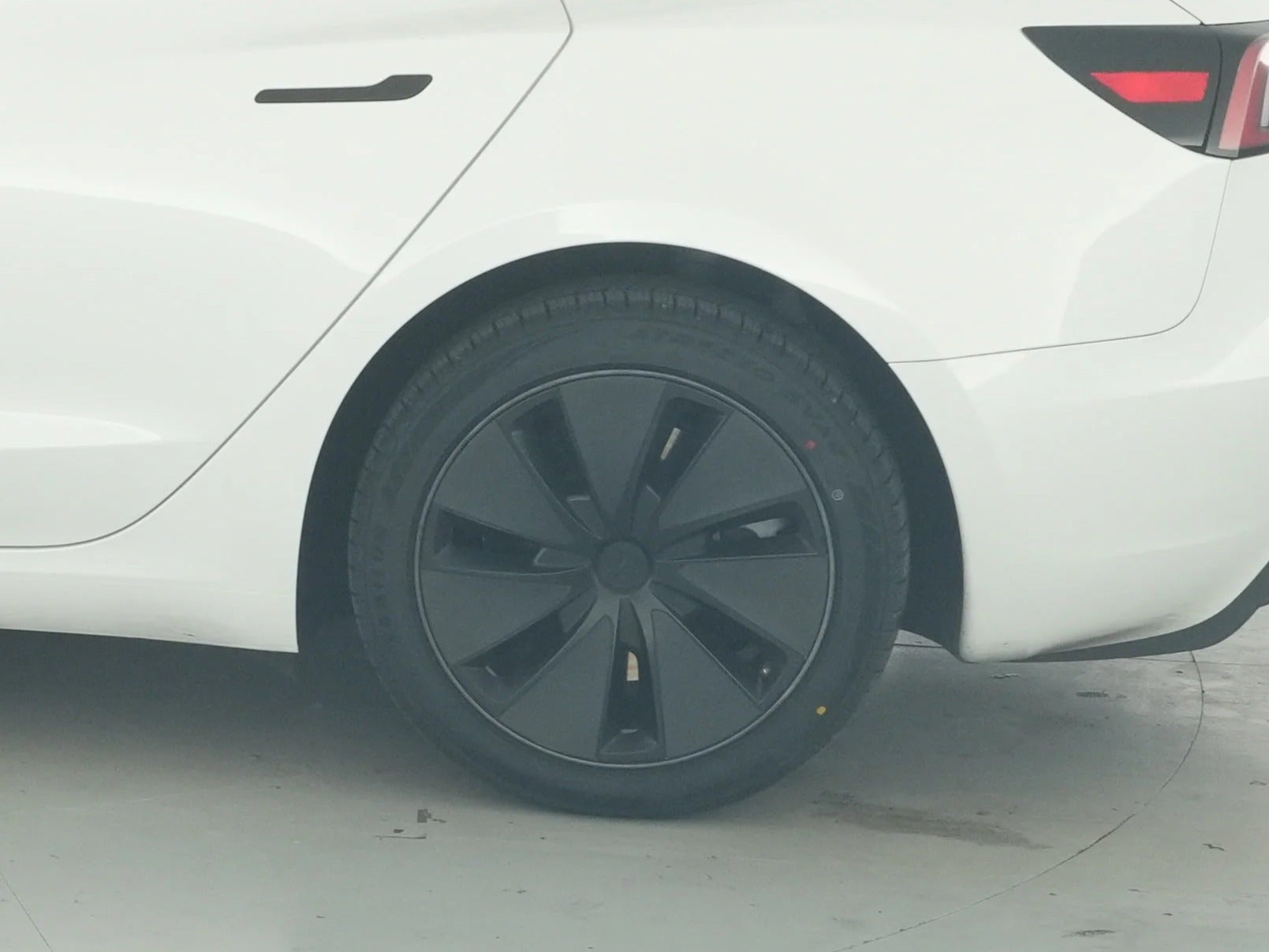 2025 Tesla Model 3 Long Range - Photo 20