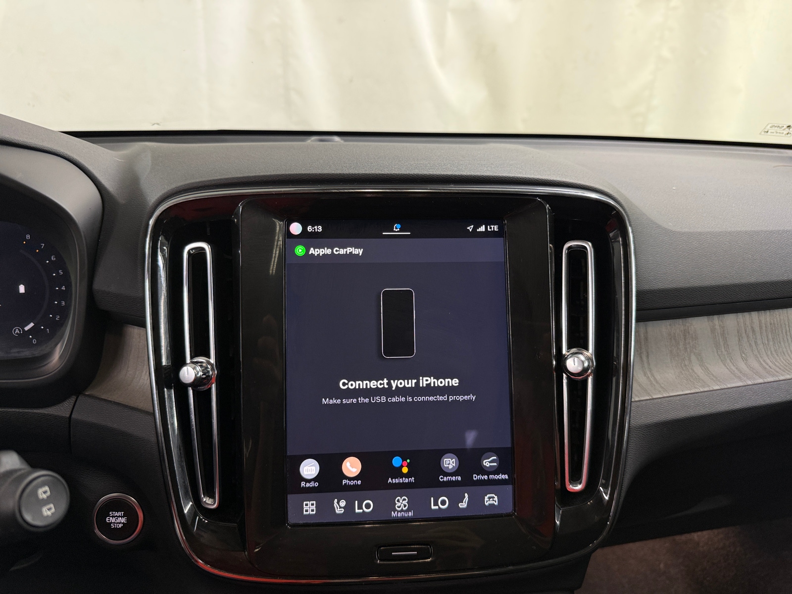Thumbnail: 2025 Volvo XC40 - 4