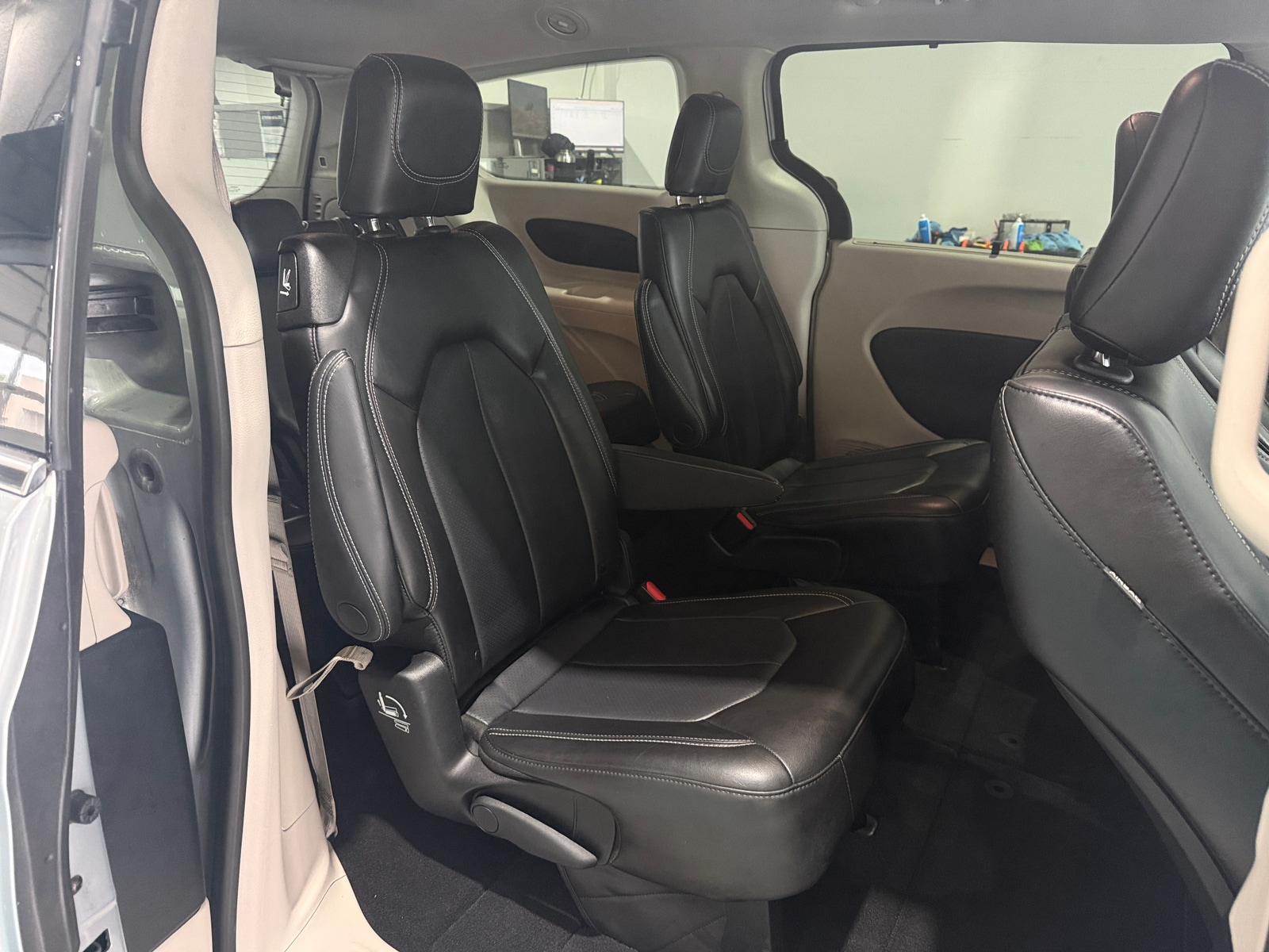Thumbnail: 2023 Chrysler Pacifica - 5