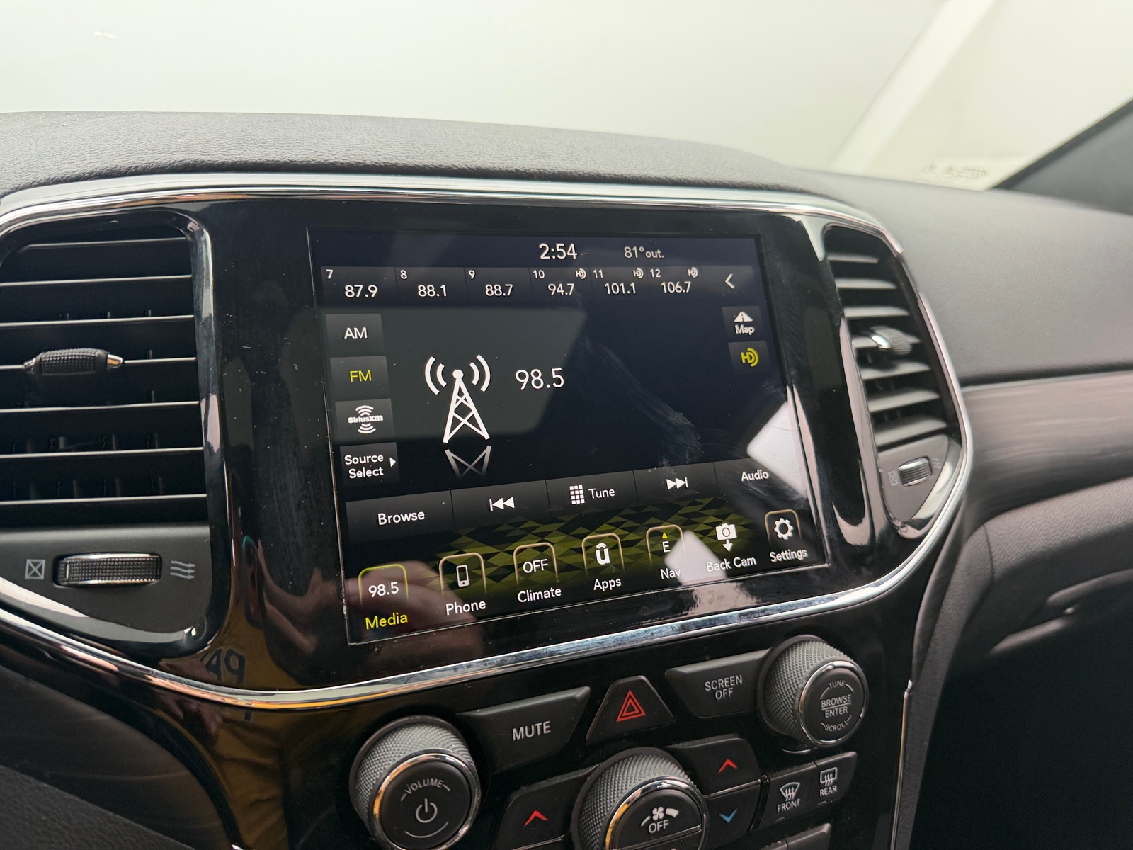 Thumbnail: 2020 Jeep Grand Cherokee - 4