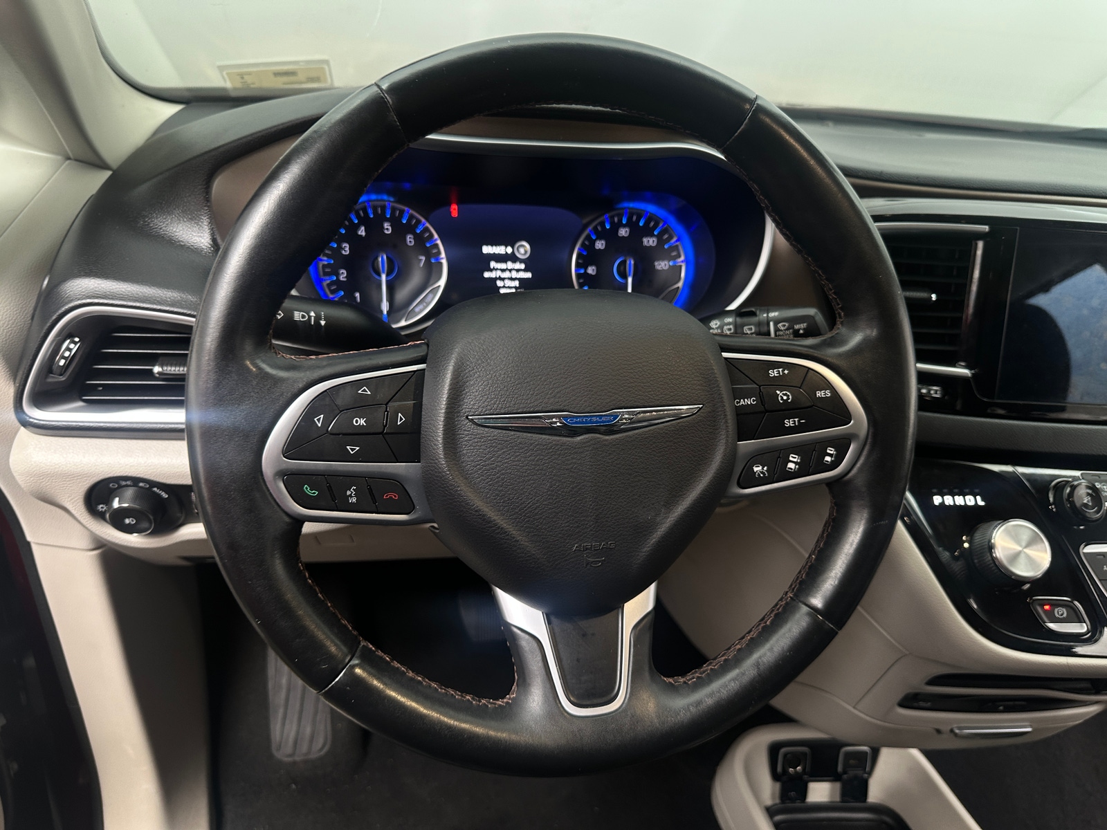 Thumbnail: 2017 Chrysler Pacifica - 4