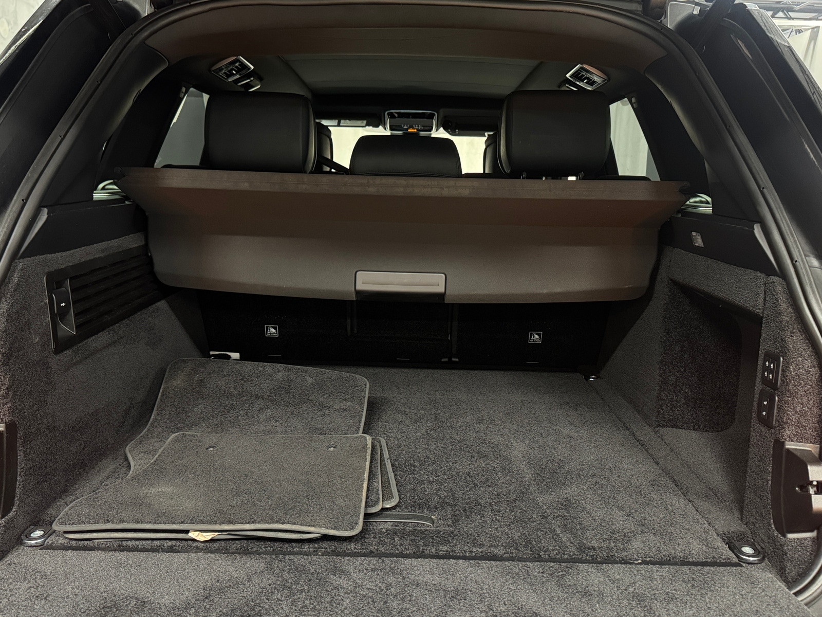 Thumbnail: 2022 Land Rover Range Rover - 6