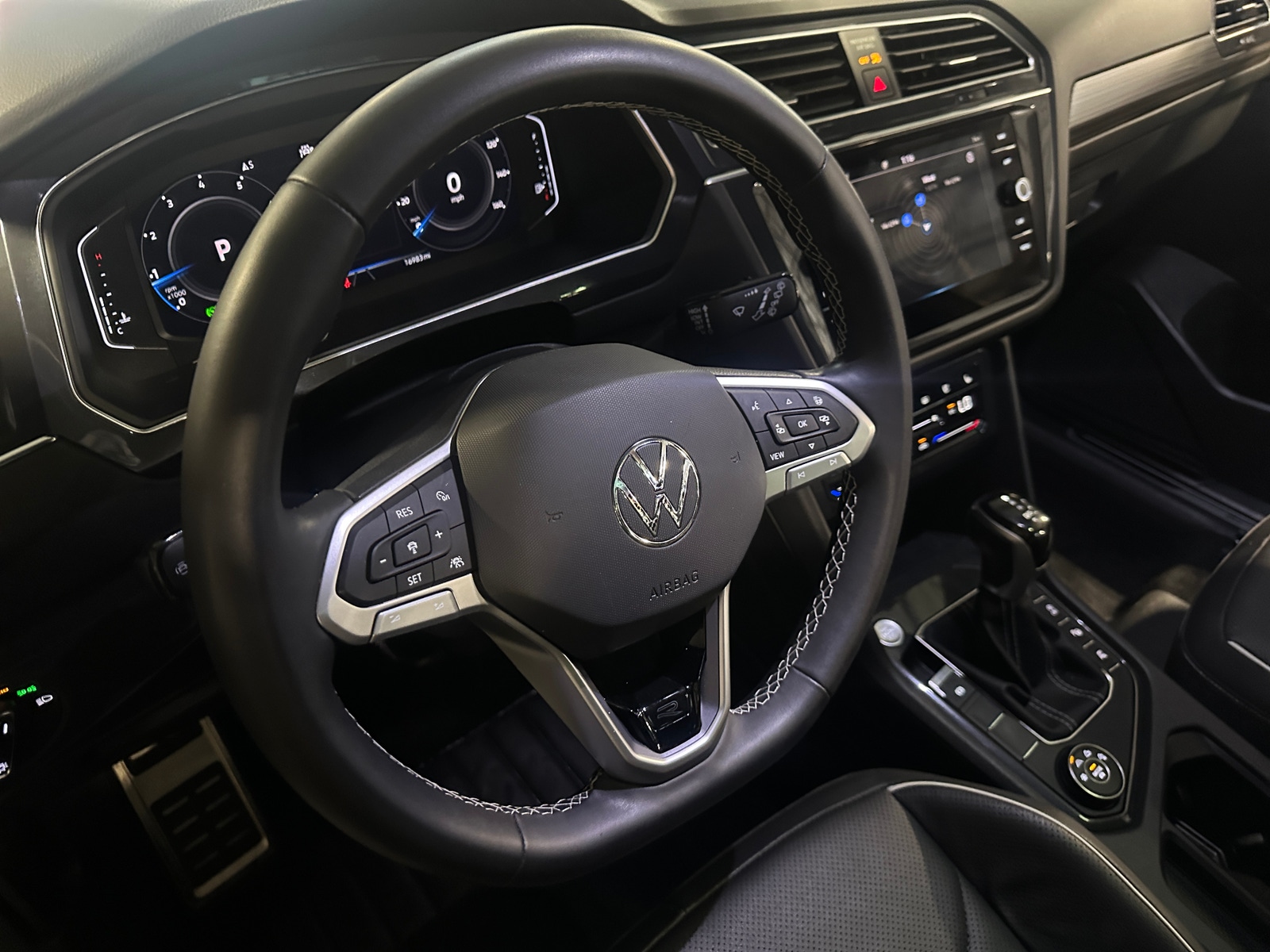 Thumbnail: 2023 Volkswagen Tiguan - 4