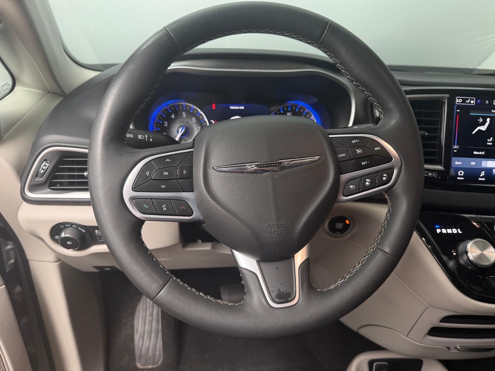 Thumbnail: 2024 Chrysler Pacifica - 4