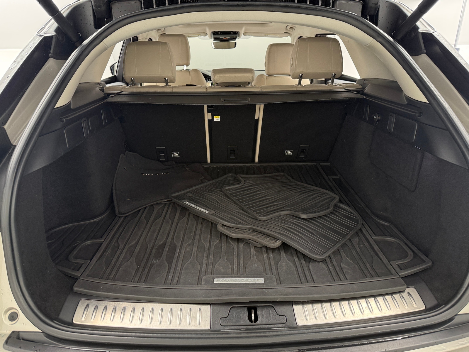Thumbnail: 2018 Land Rover Range Rover Velar - 6