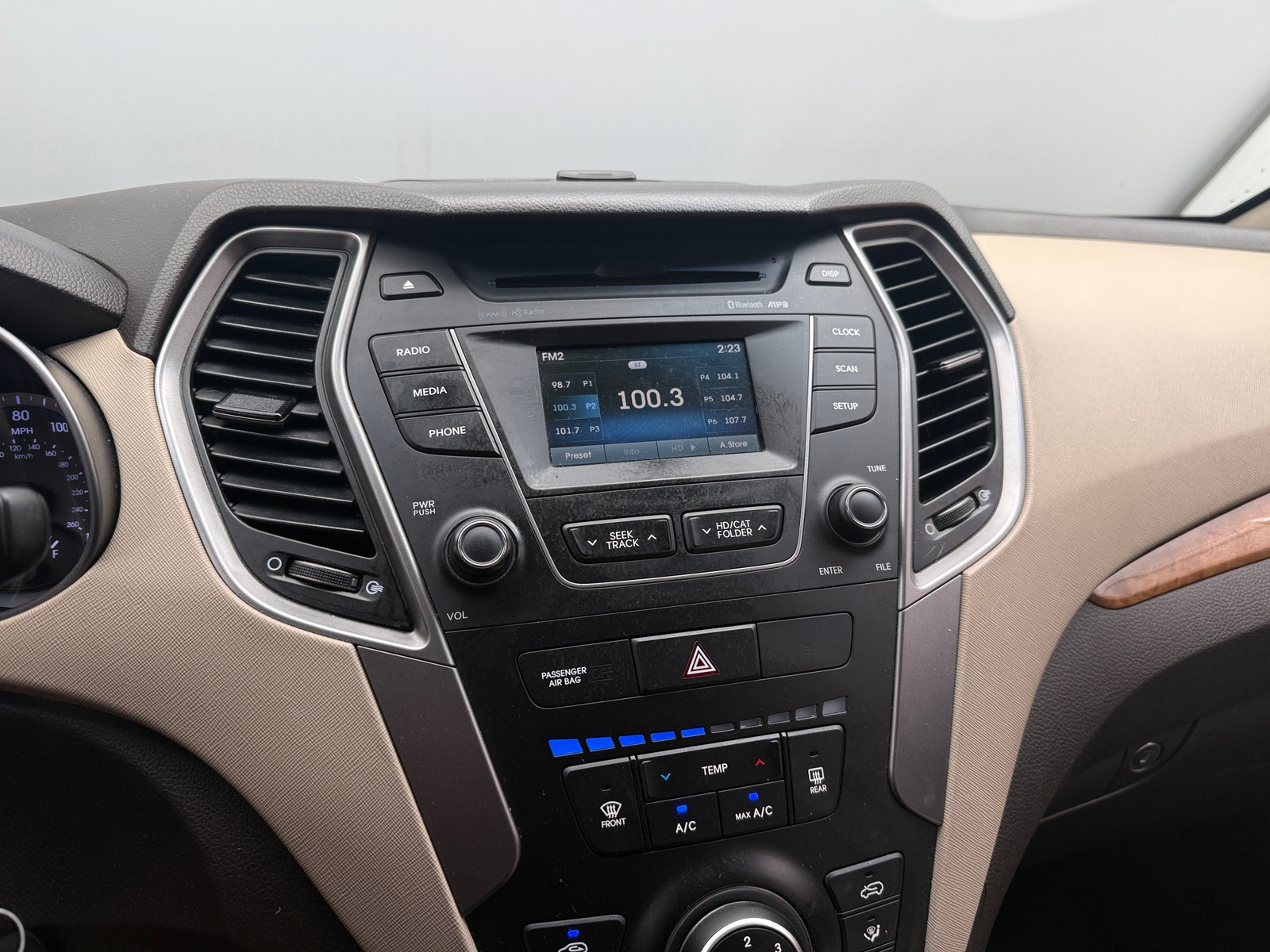 Thumbnail: 2015 Hyundai Santa Fe - 4