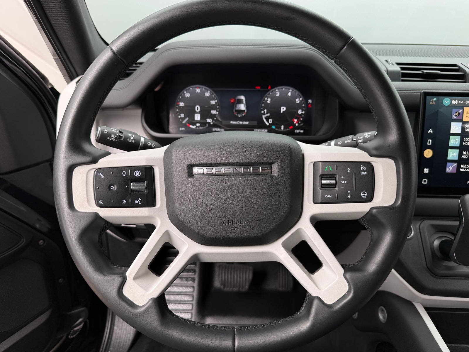 Thumbnail: 2025 Land Rover Defender - 4