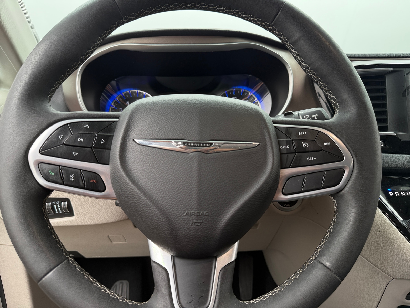 Thumbnail: 2023 Chrysler Voyager - 5